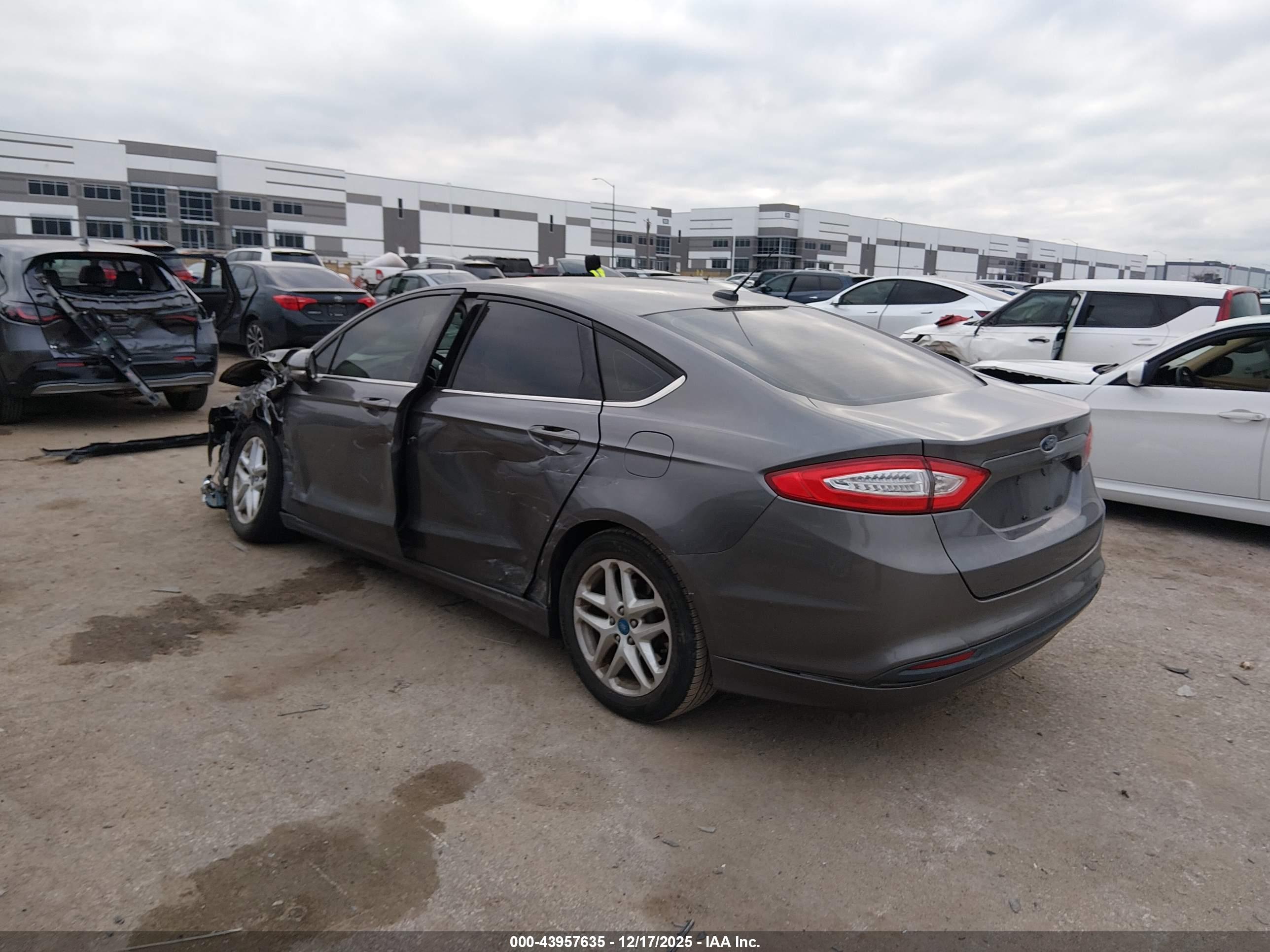 FORD FUSION image 3