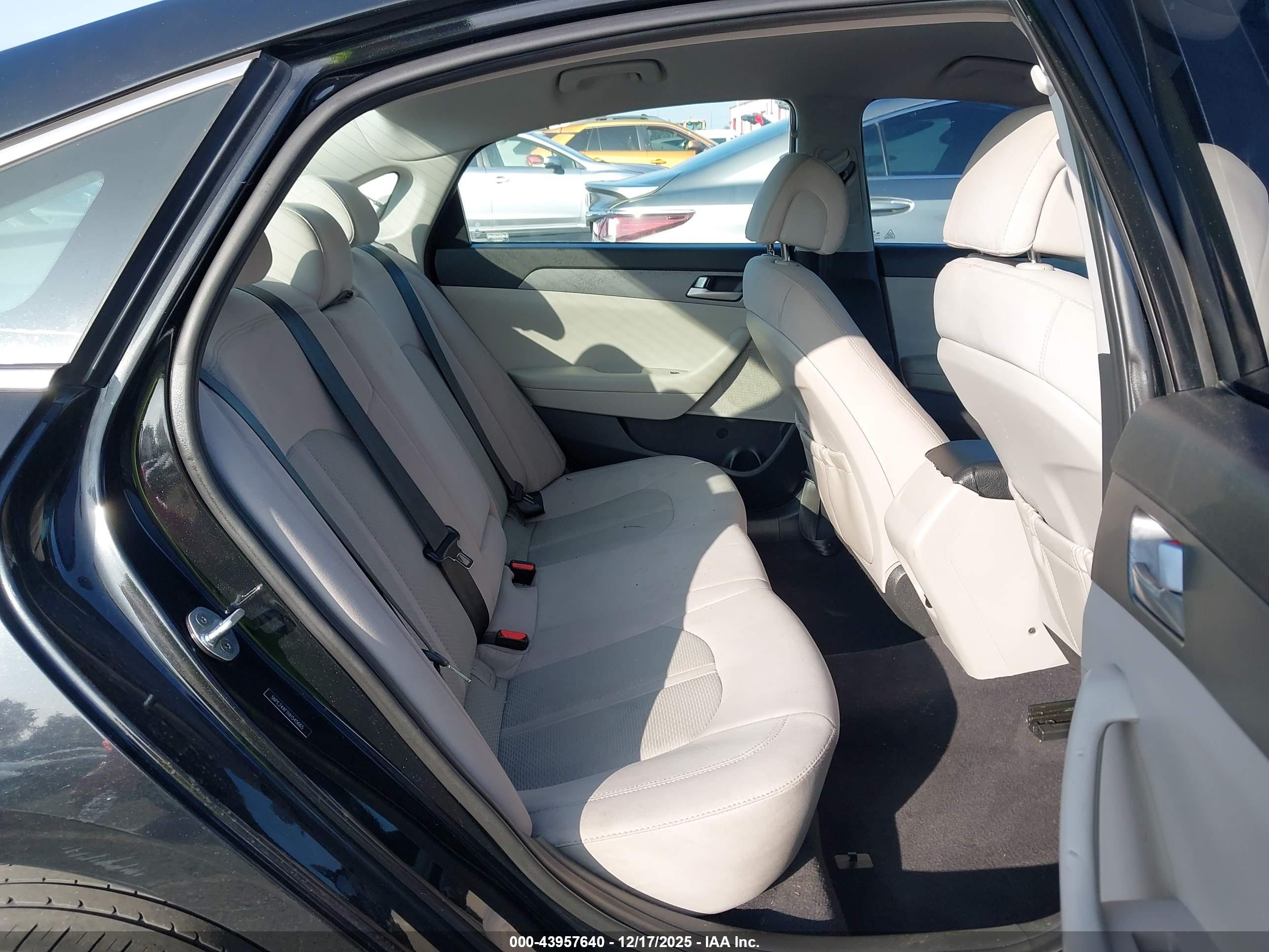 HYUNDAI SONATA image 8