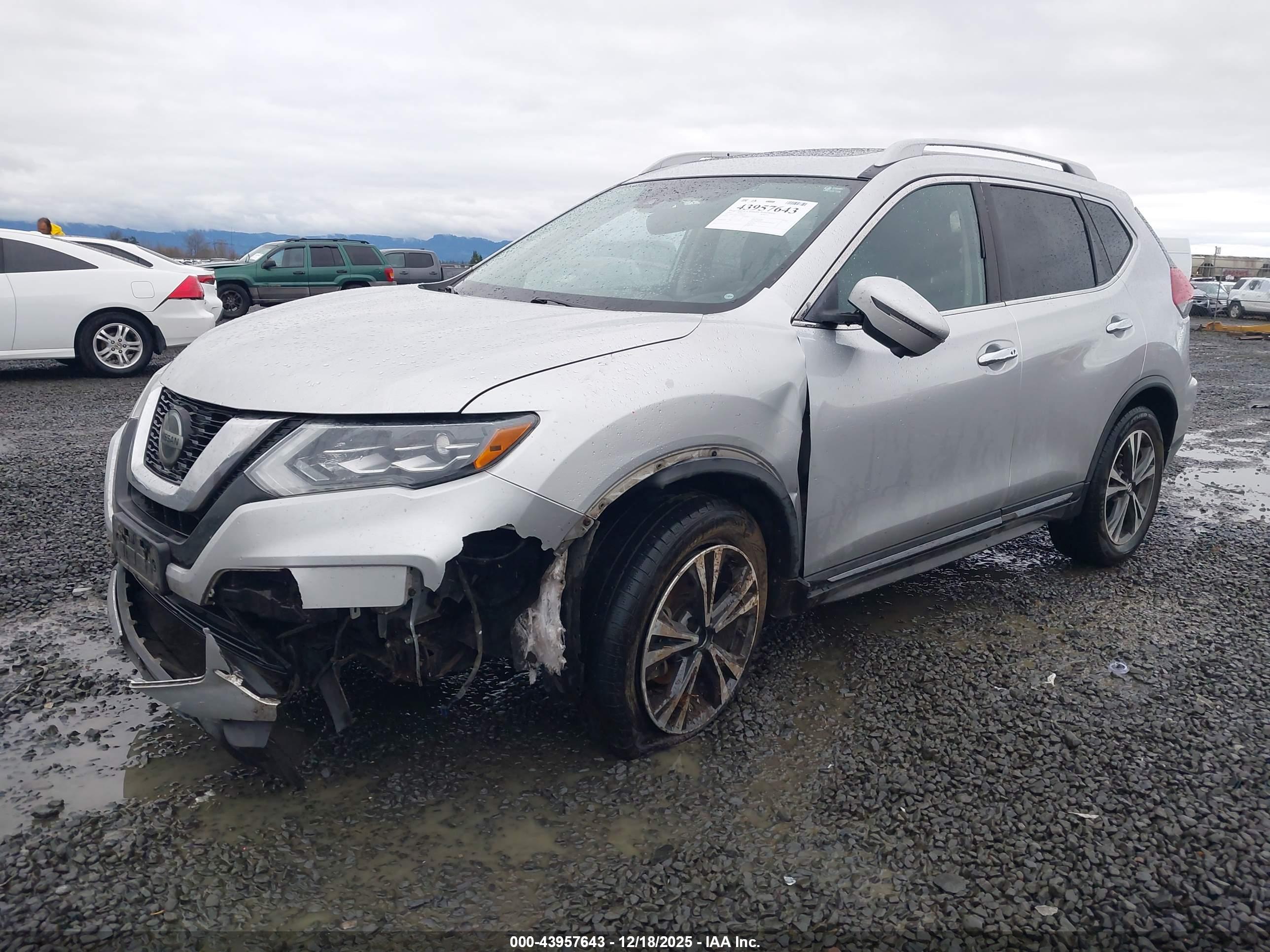 NISSAN ROGUE image 2