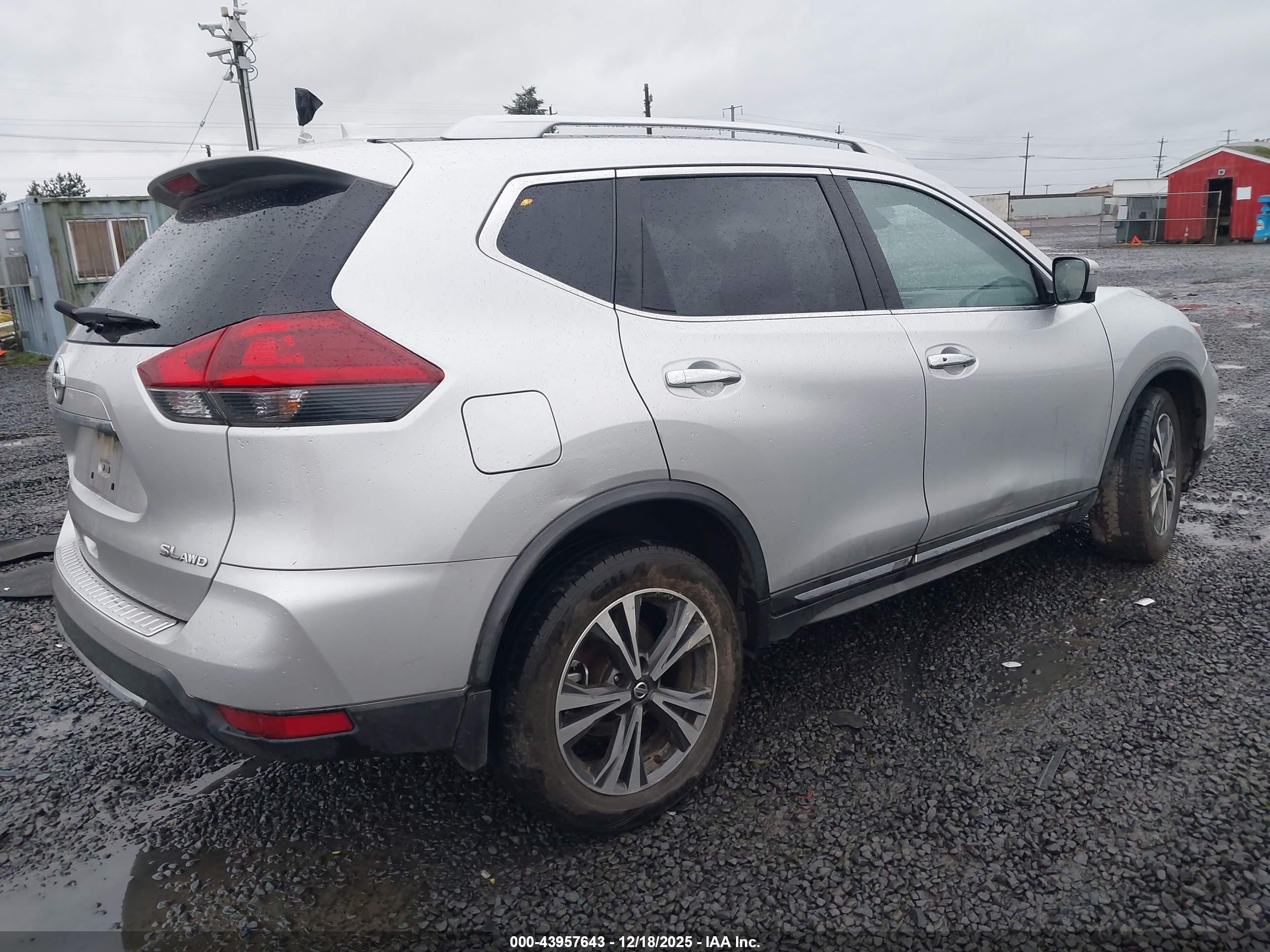 NISSAN ROGUE image 4