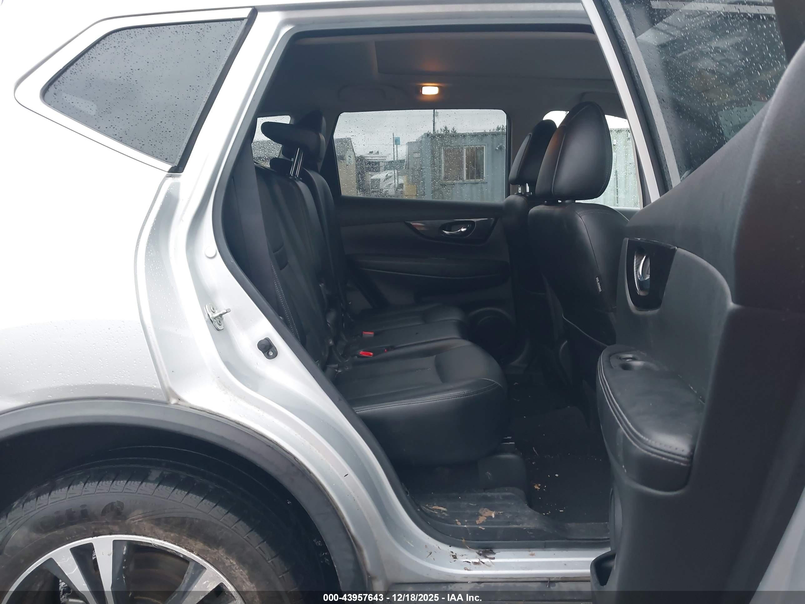NISSAN ROGUE image 8