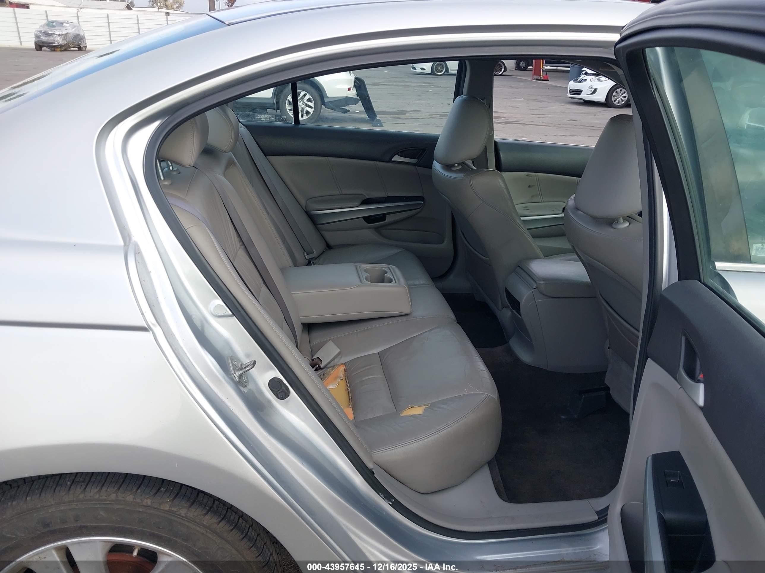 HONDA ACCORD image 8
