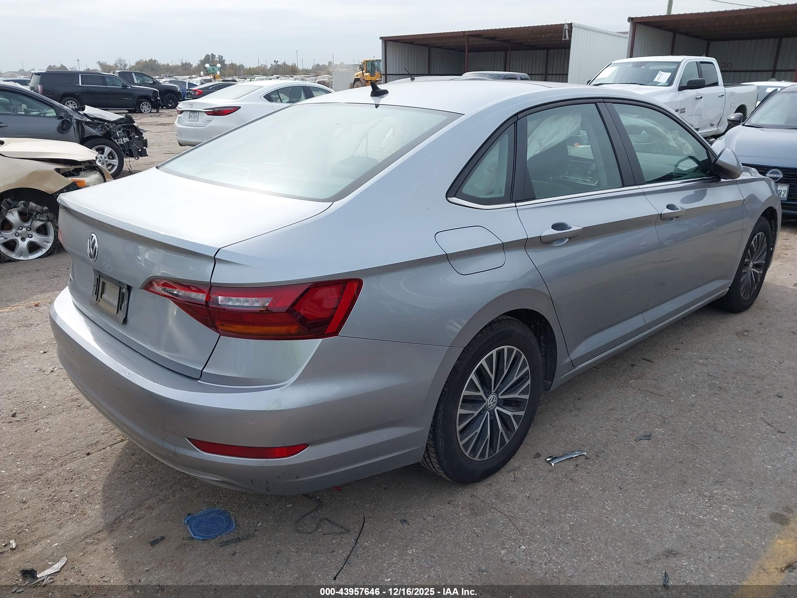 VOLKSWAGEN JETTA image 4