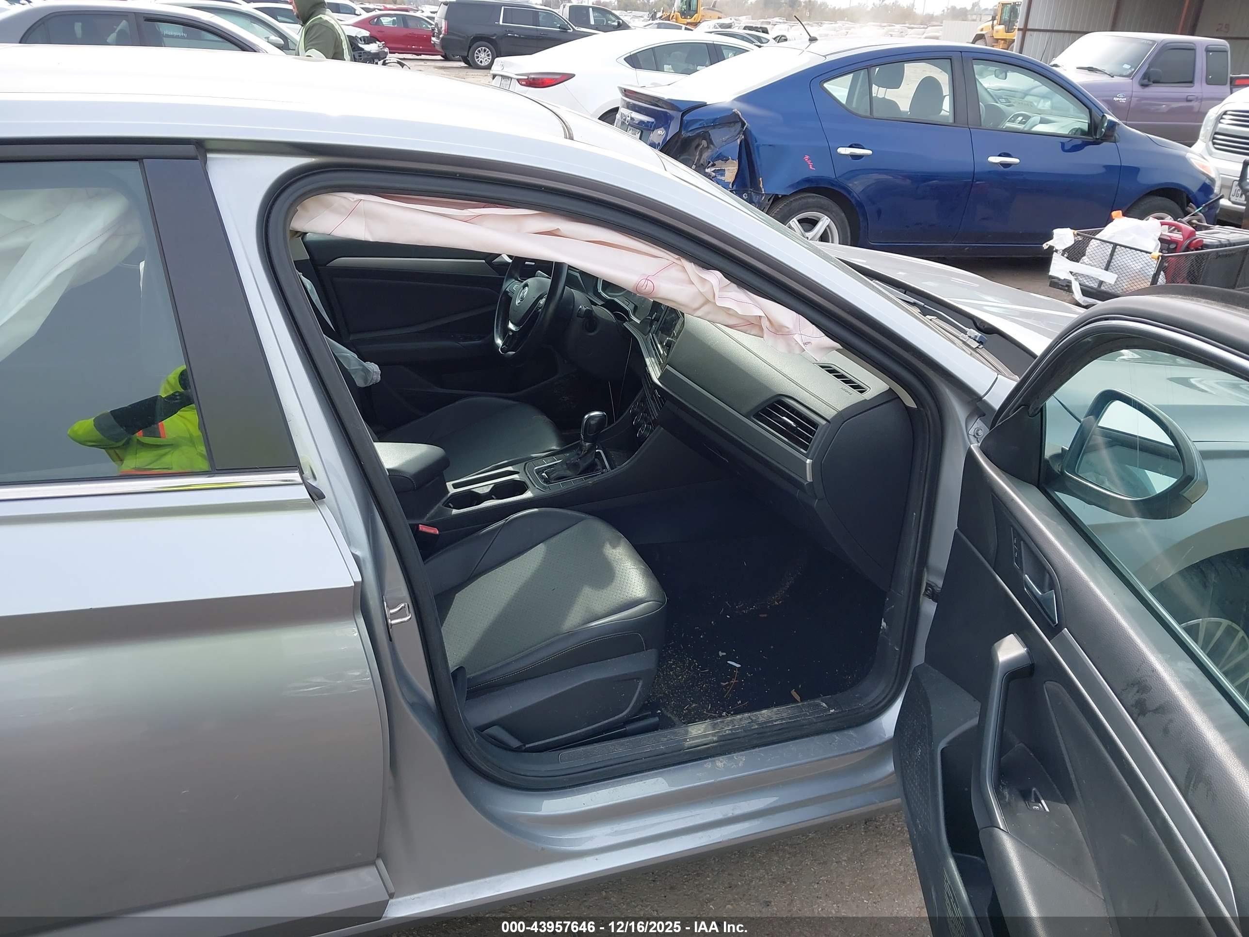 VOLKSWAGEN JETTA image 5