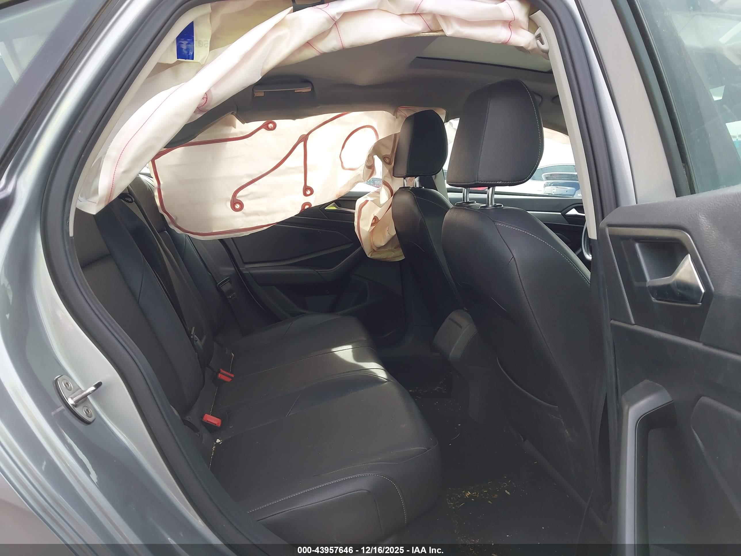 VOLKSWAGEN JETTA image 8