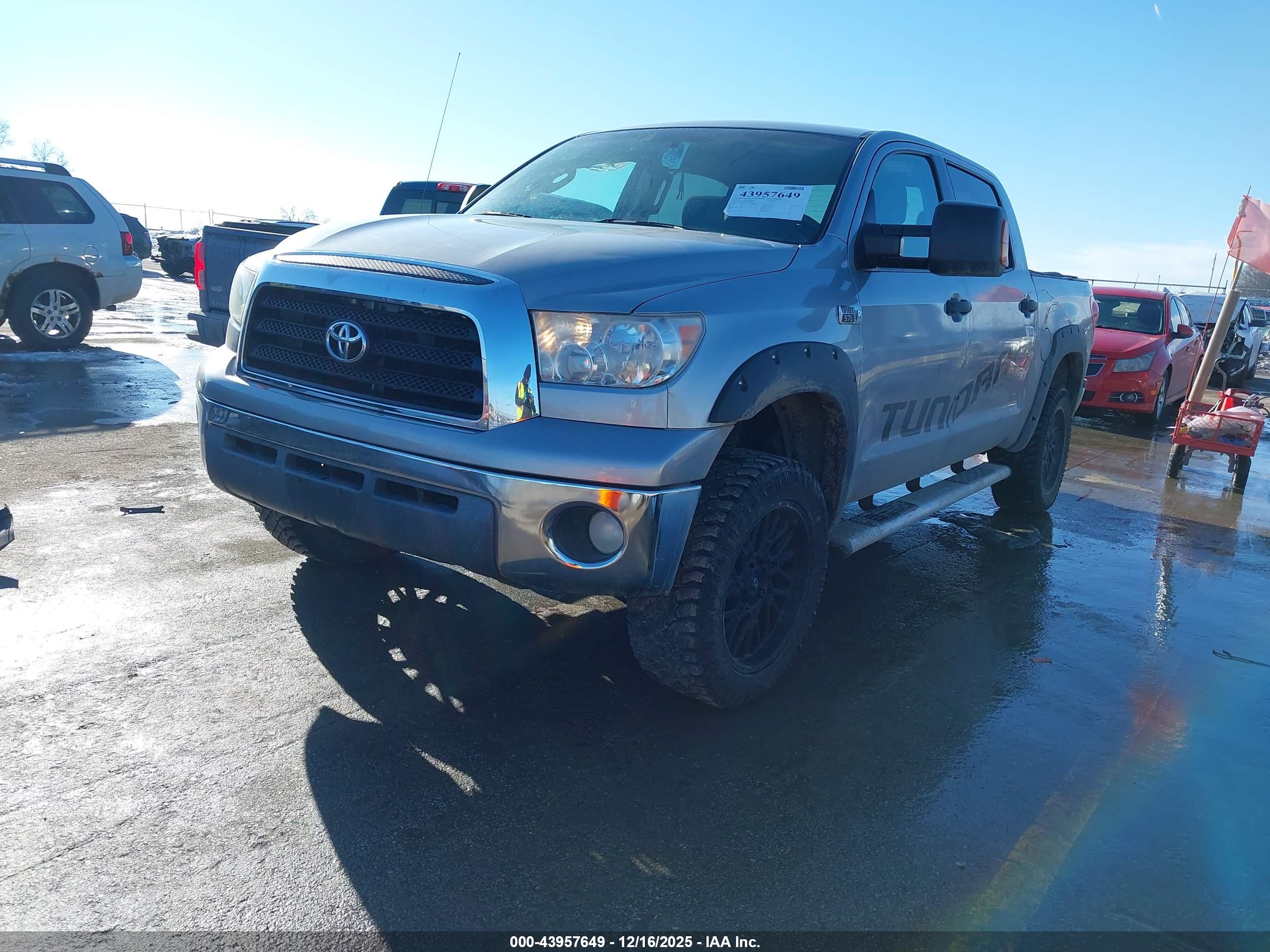 TOYOTA TUNDRA image 2