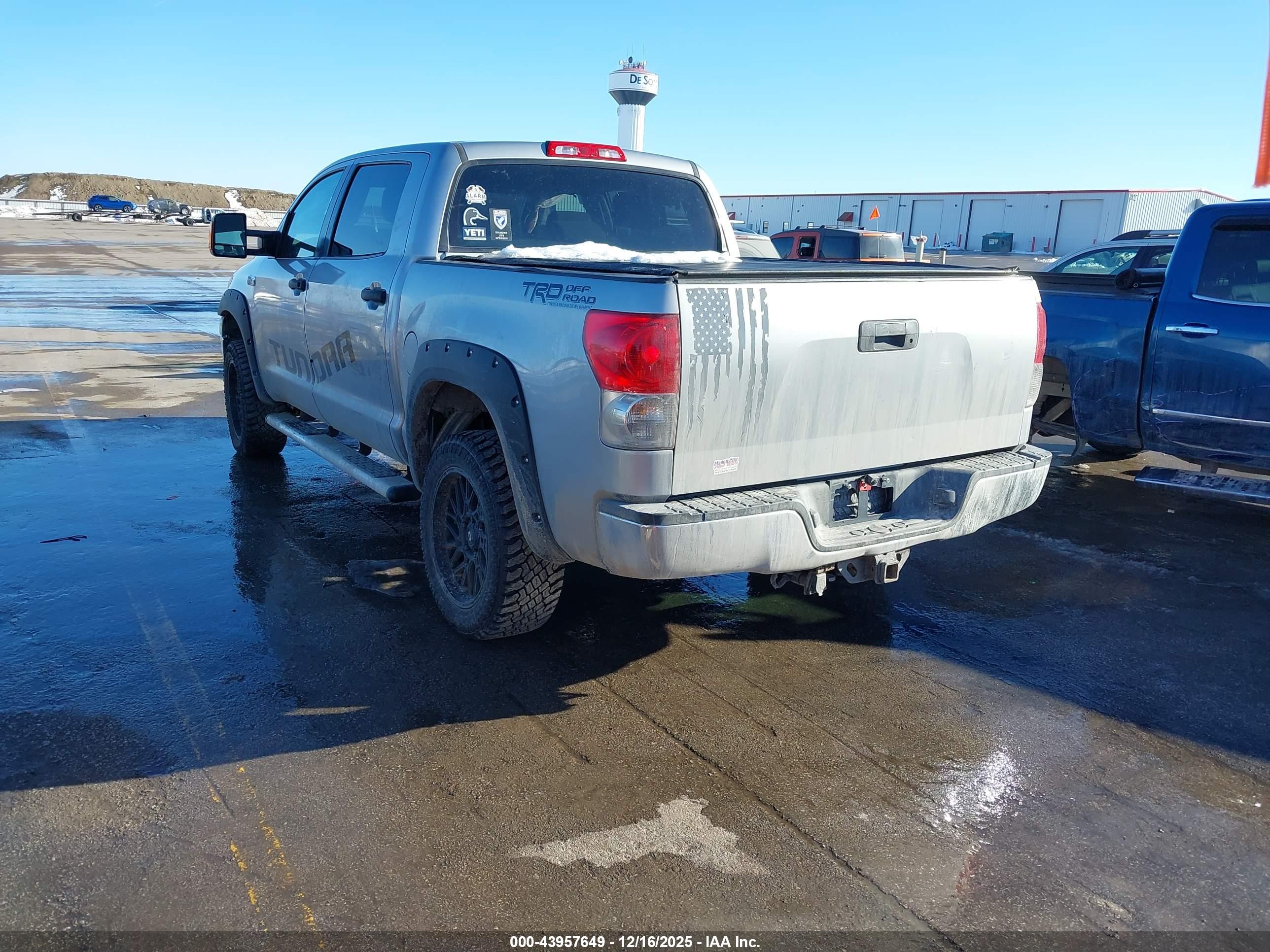 TOYOTA TUNDRA image 3
