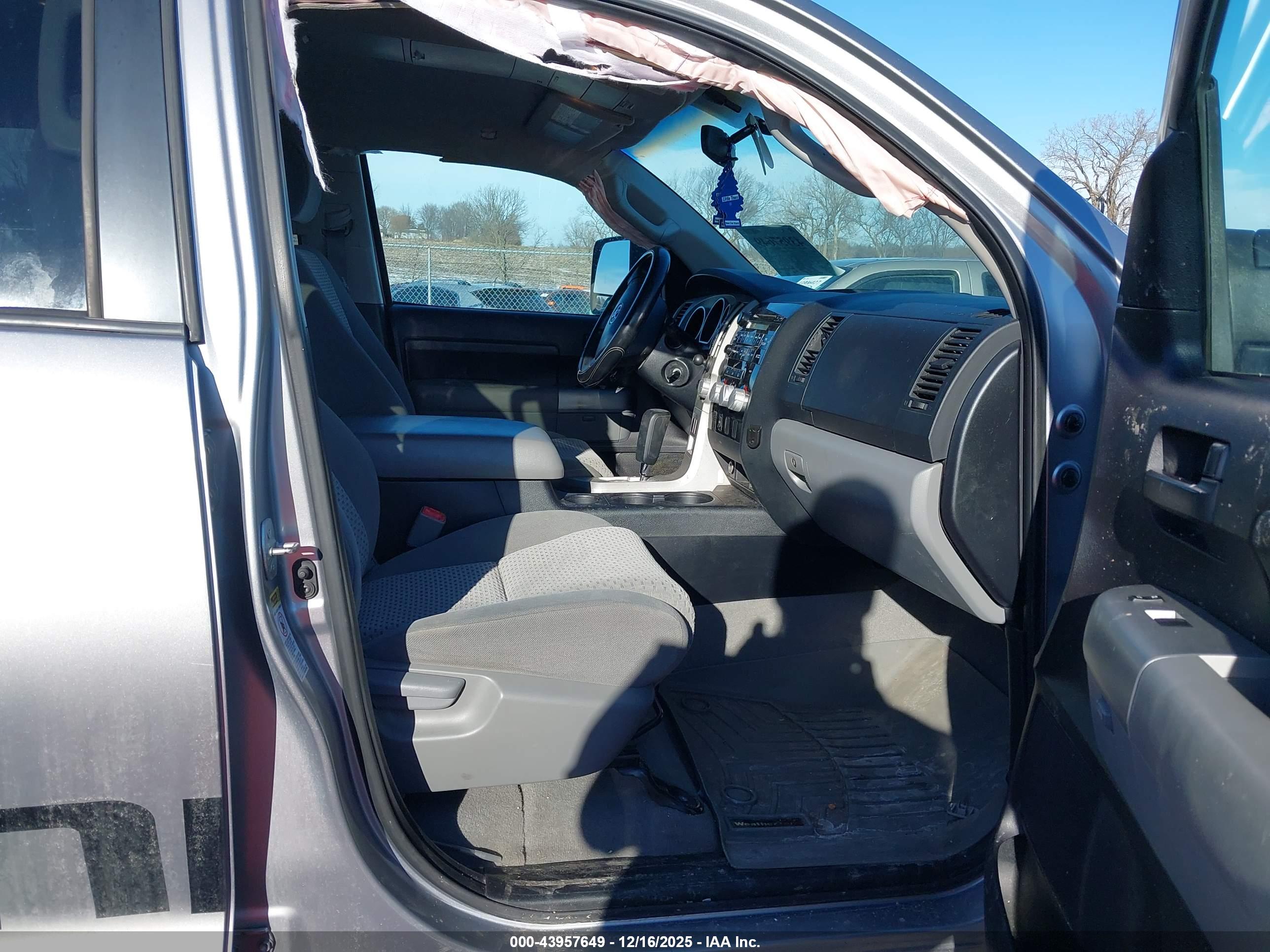 TOYOTA TUNDRA image 5