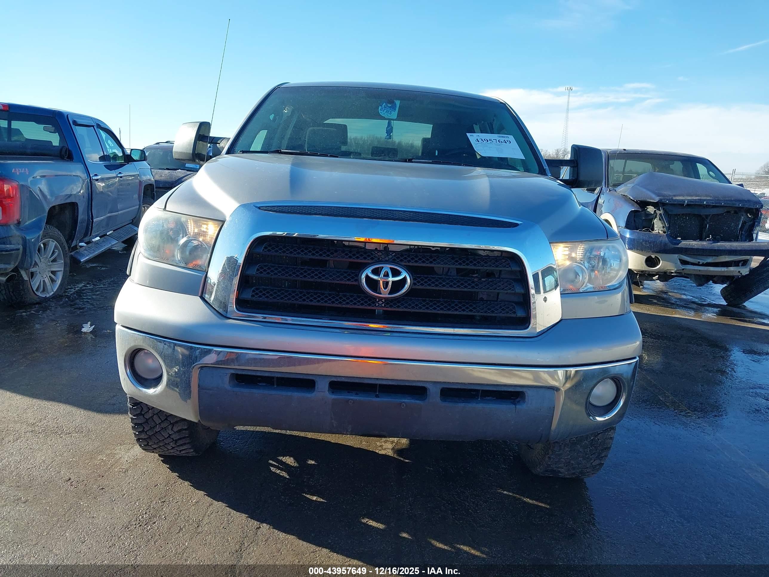 TOYOTA TUNDRA image 6