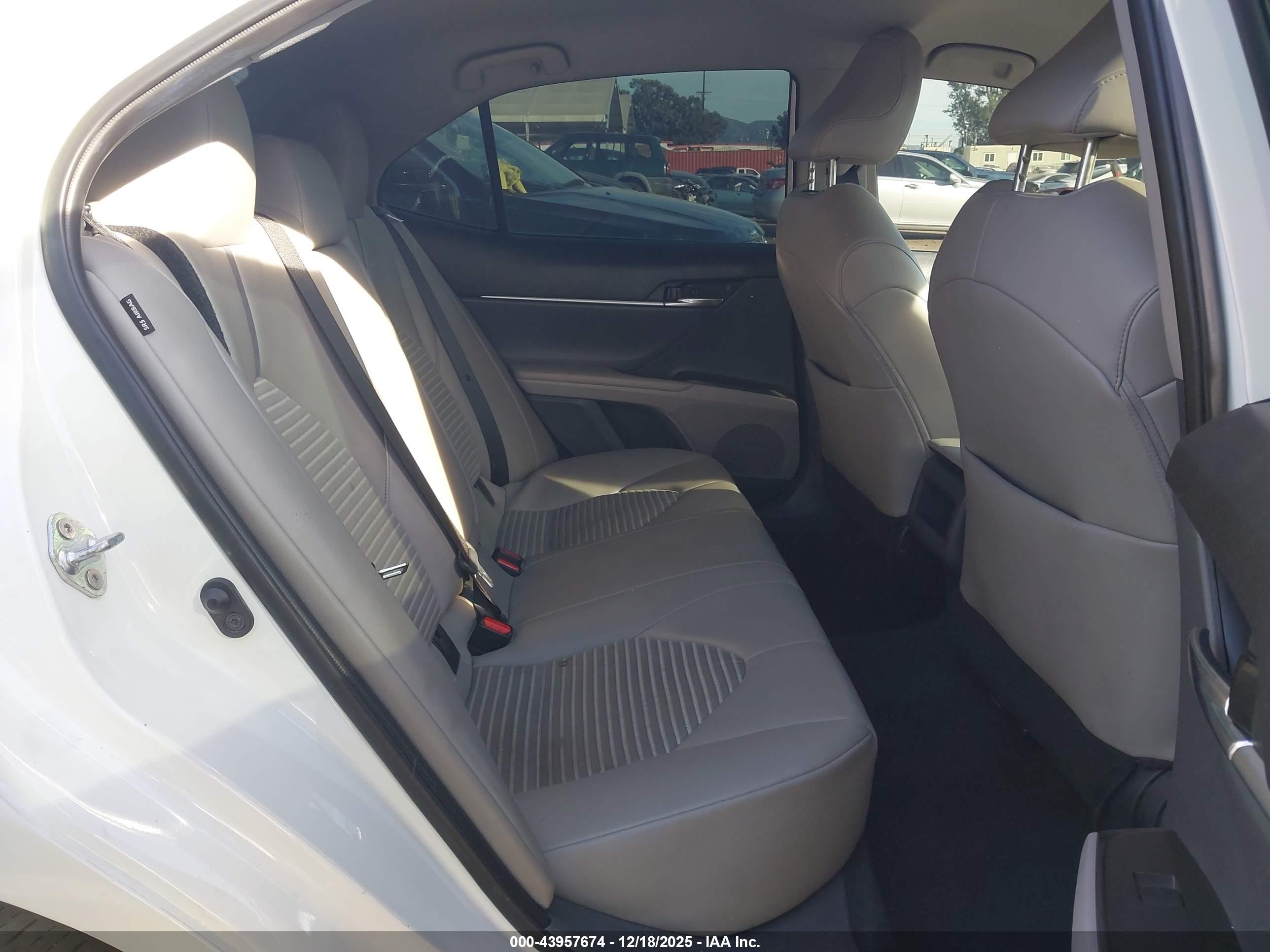 TOYOTA CAMRY image 8