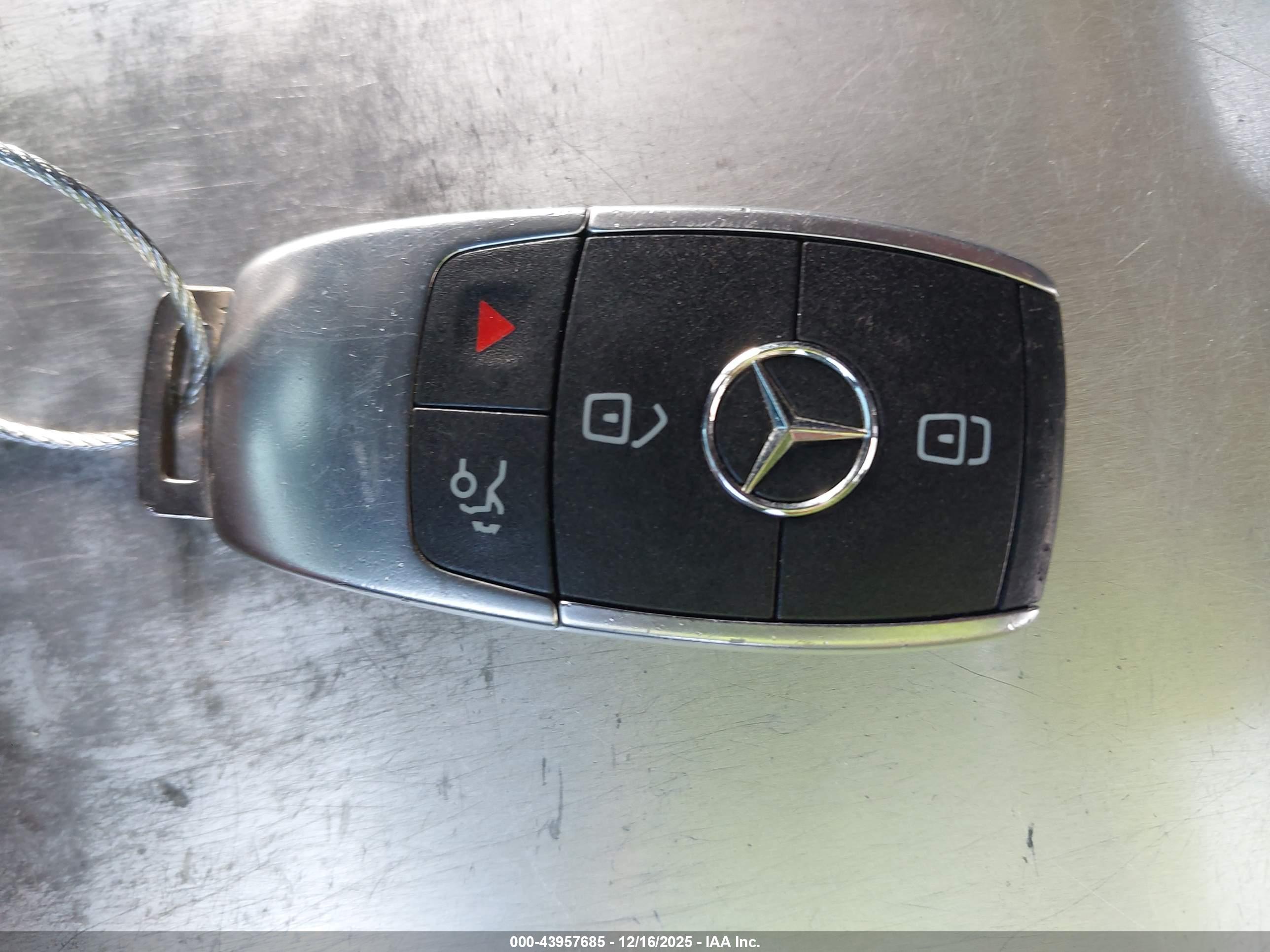 MERCEDES-BENZ GLS image 11
