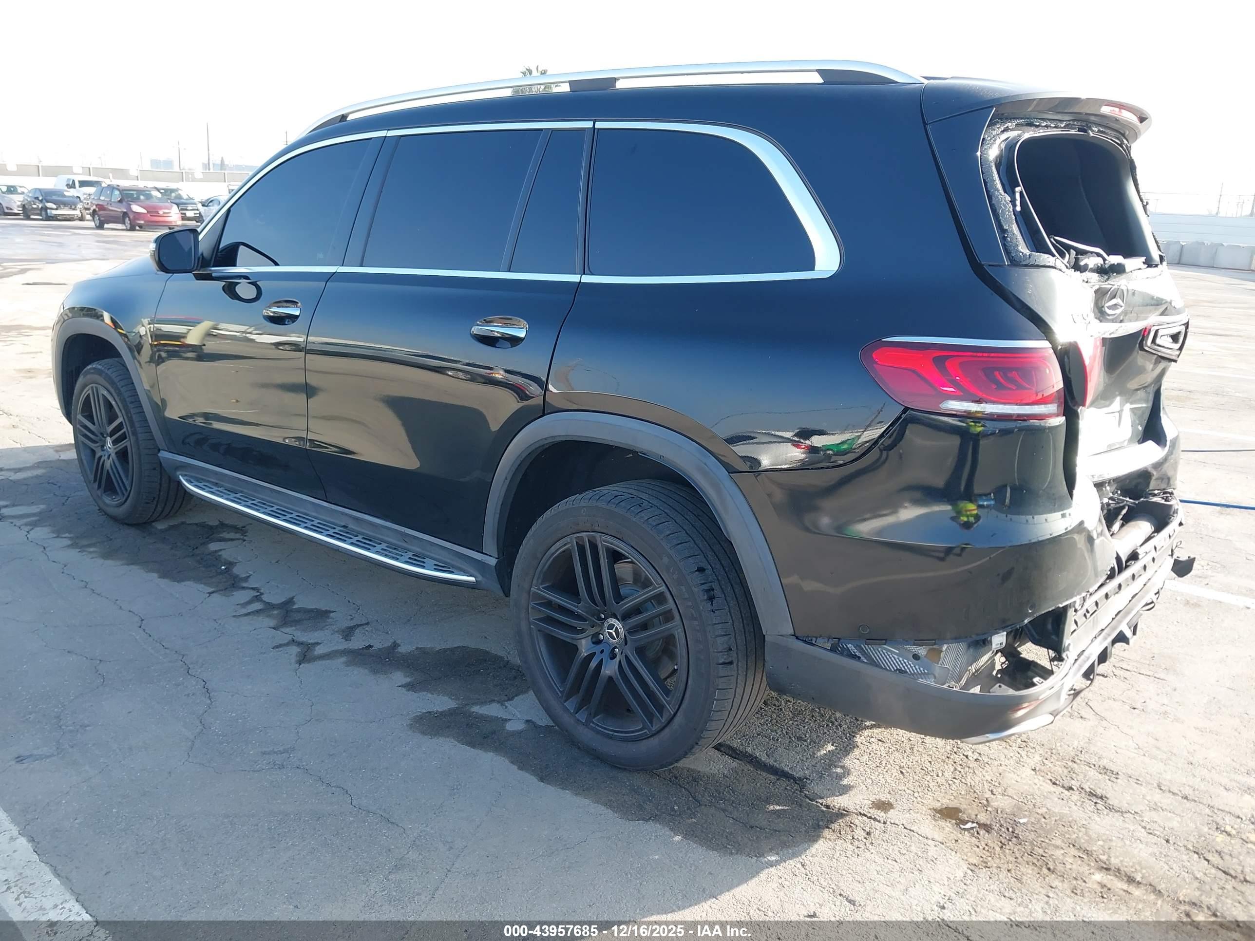 MERCEDES-BENZ GLS image 3