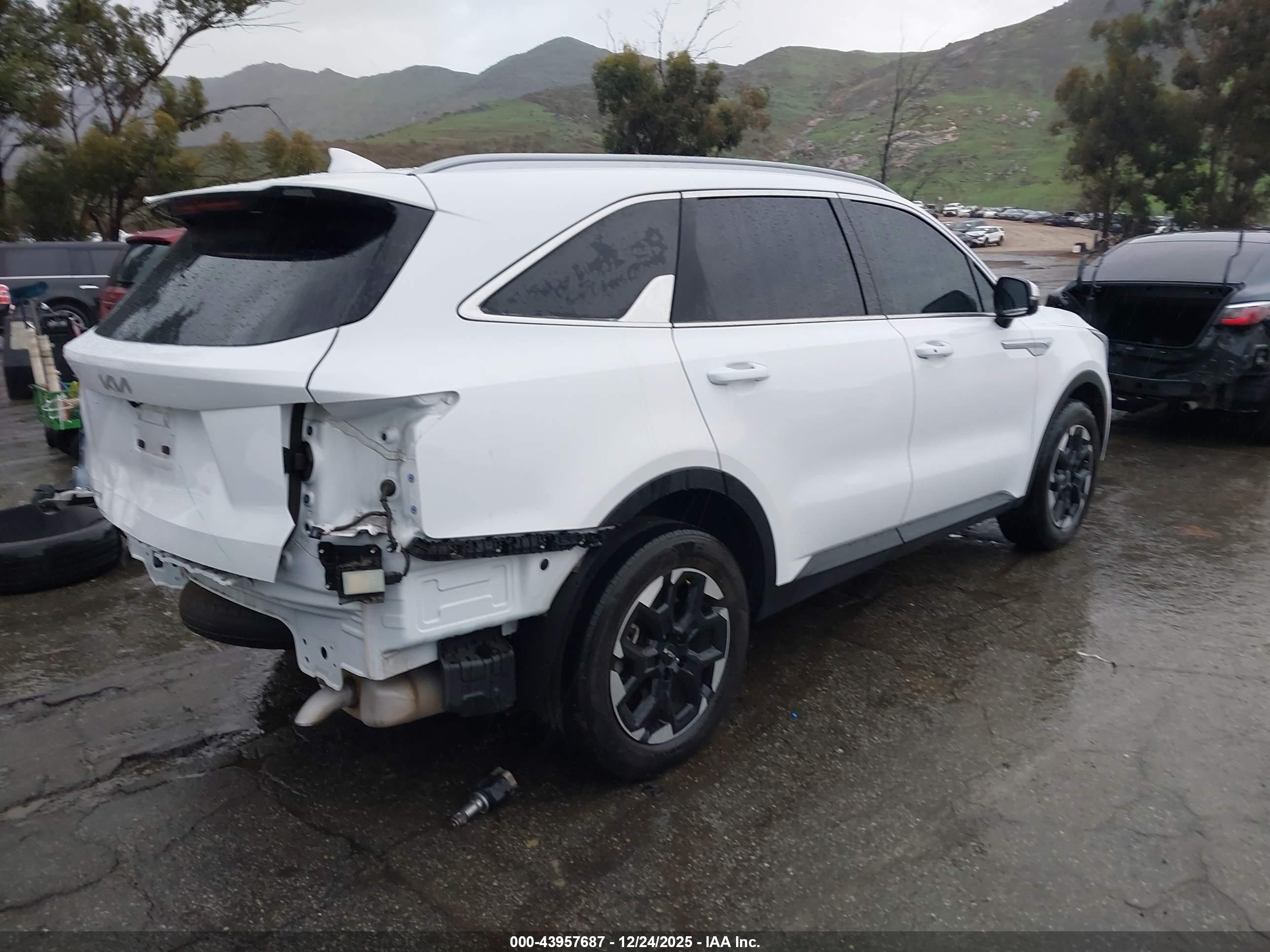 KIA SORENTO image 4