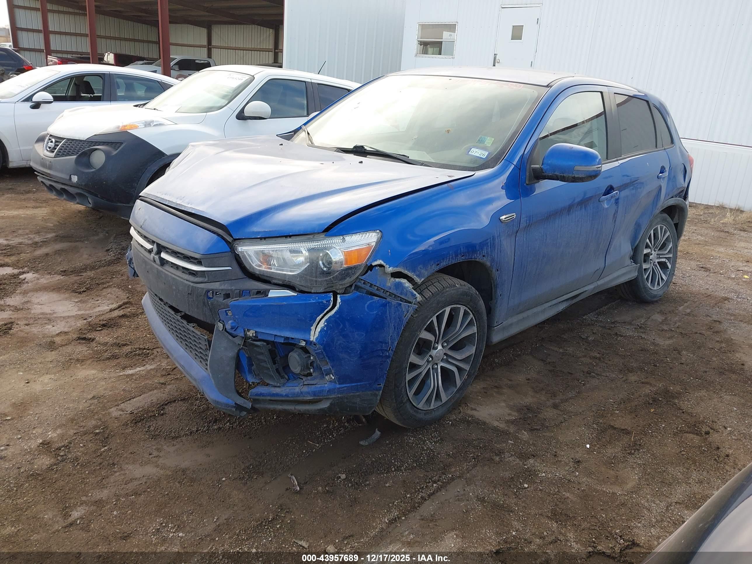MITSUBISHI OUTLANDER image 2