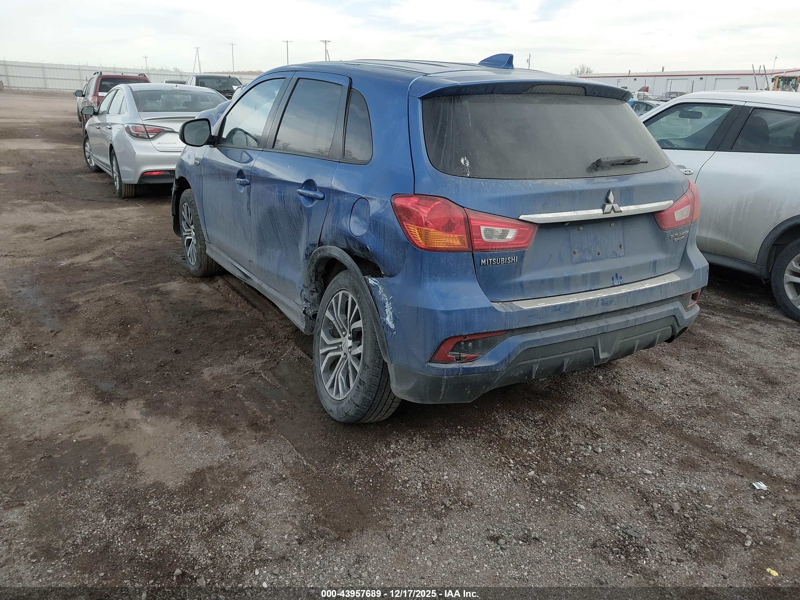 MITSUBISHI OUTLANDER image 3