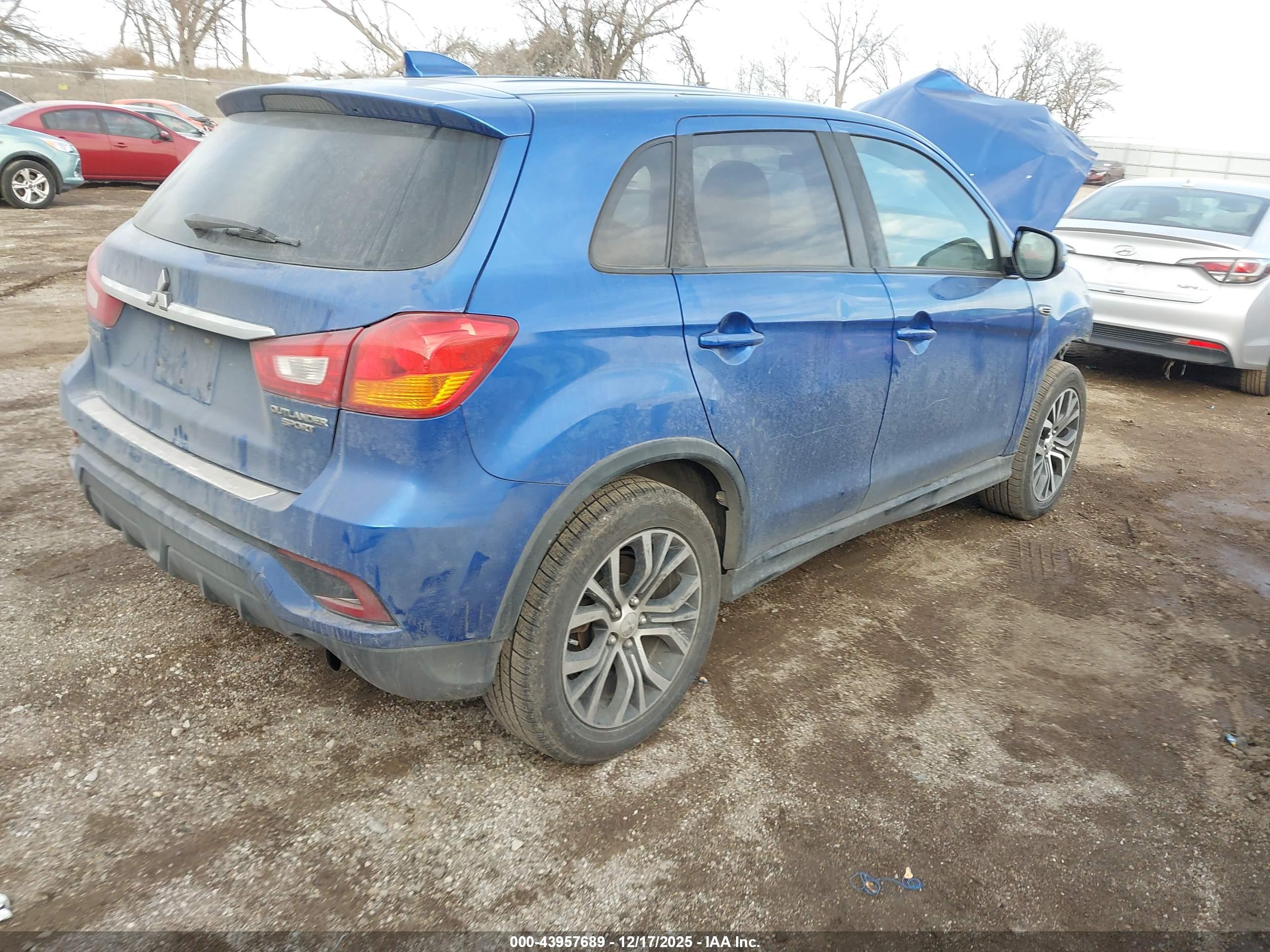 MITSUBISHI OUTLANDER image 4