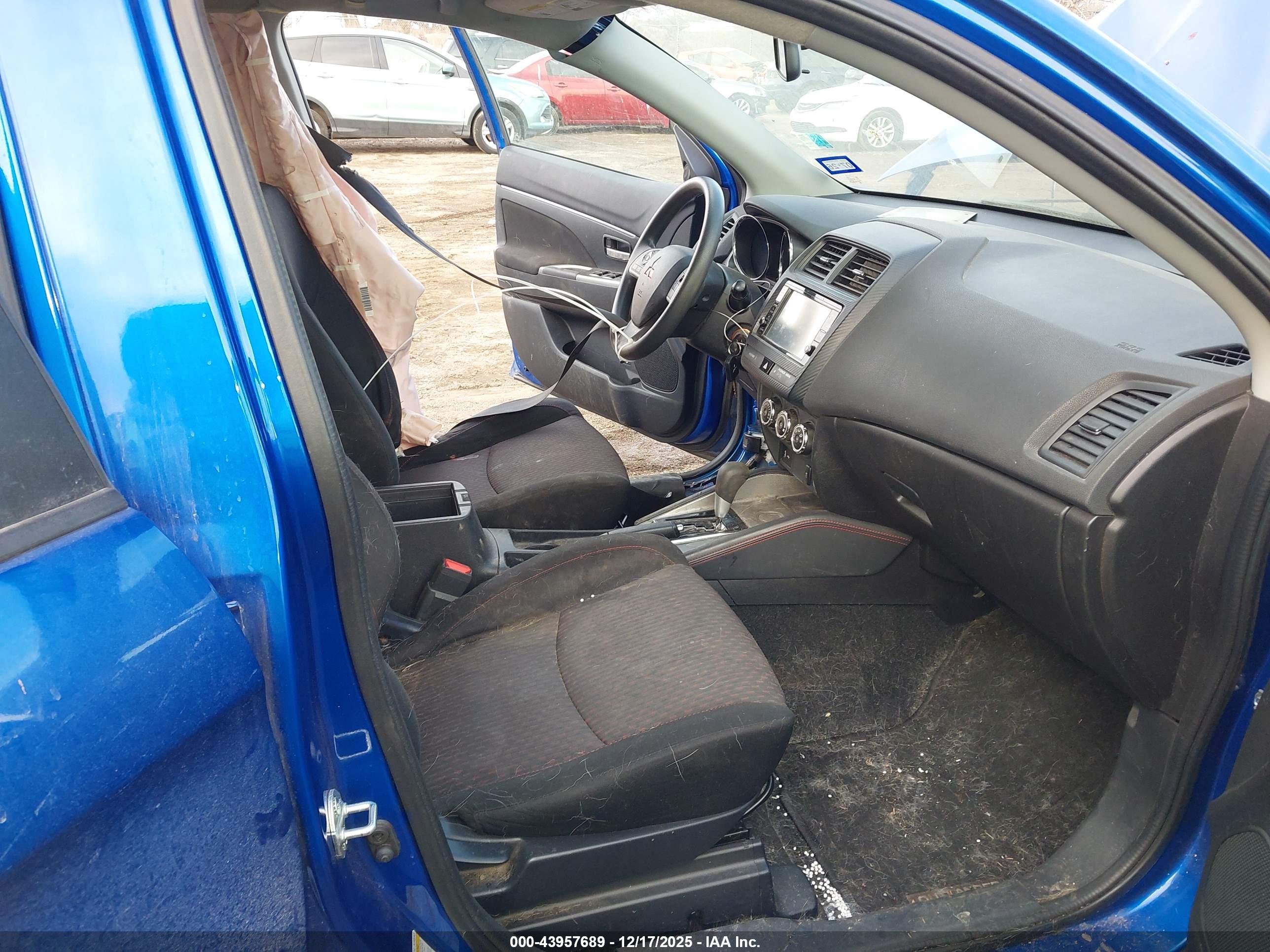 MITSUBISHI OUTLANDER image 5