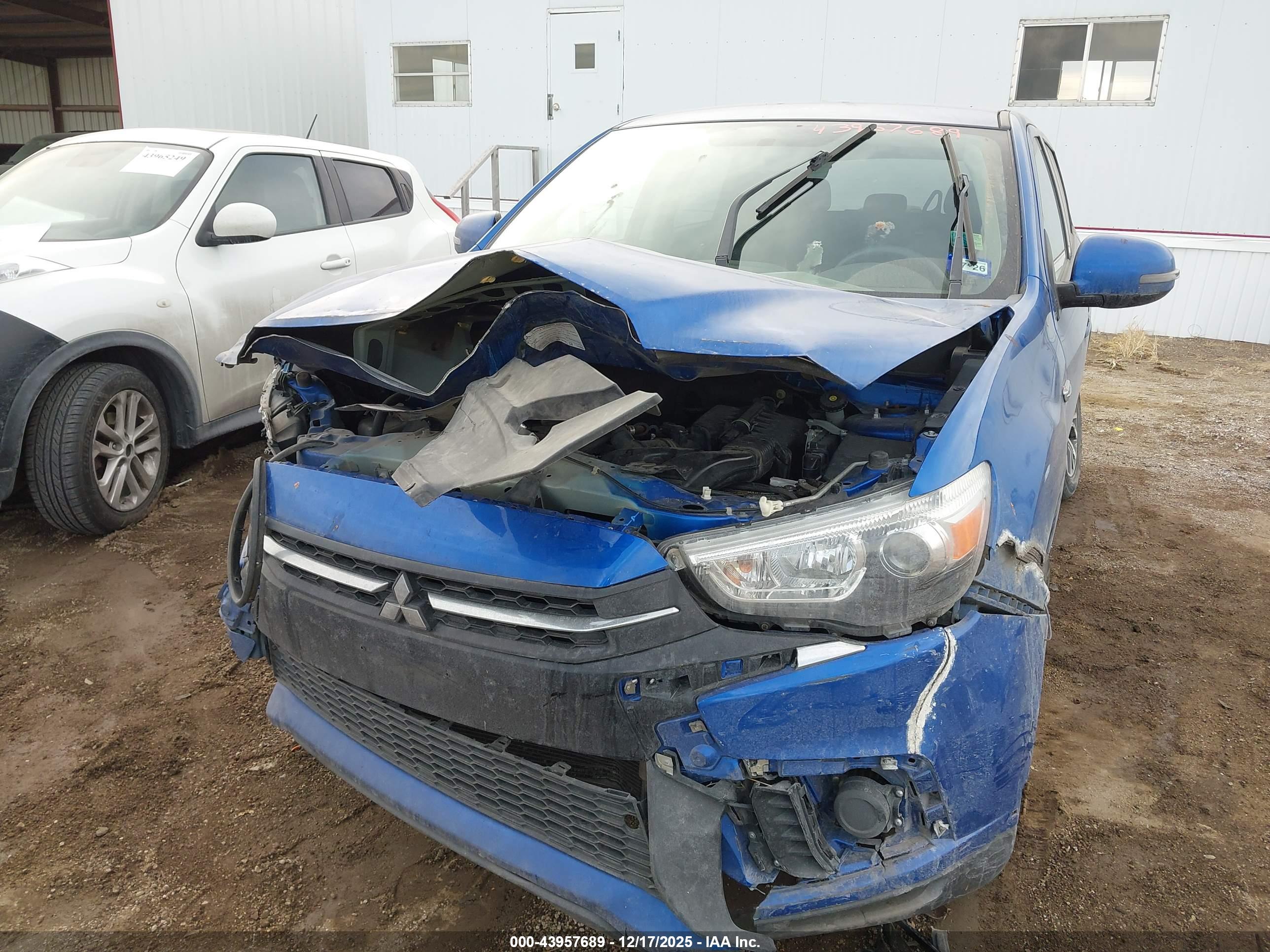 MITSUBISHI OUTLANDER image 6
