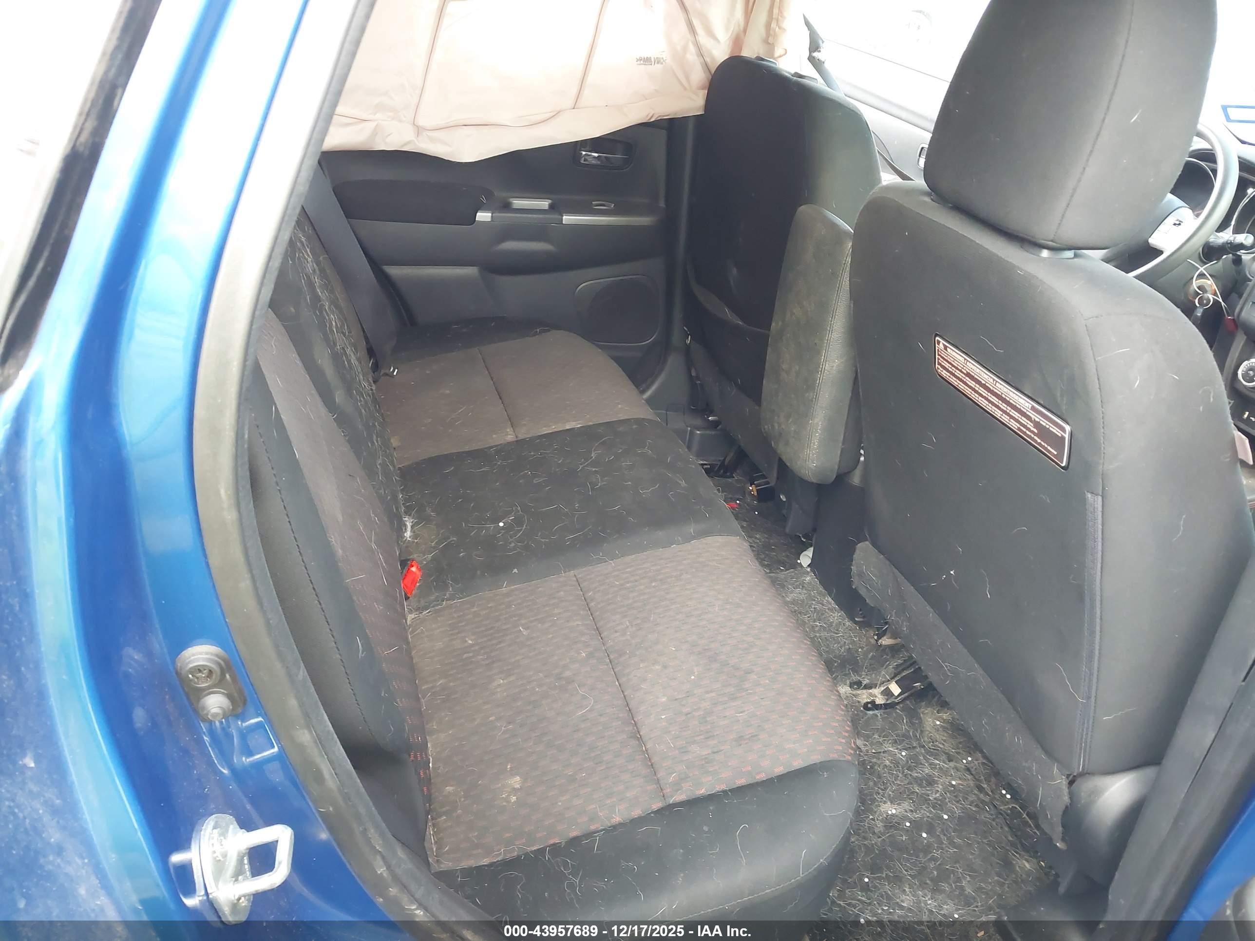 MITSUBISHI OUTLANDER image 8
