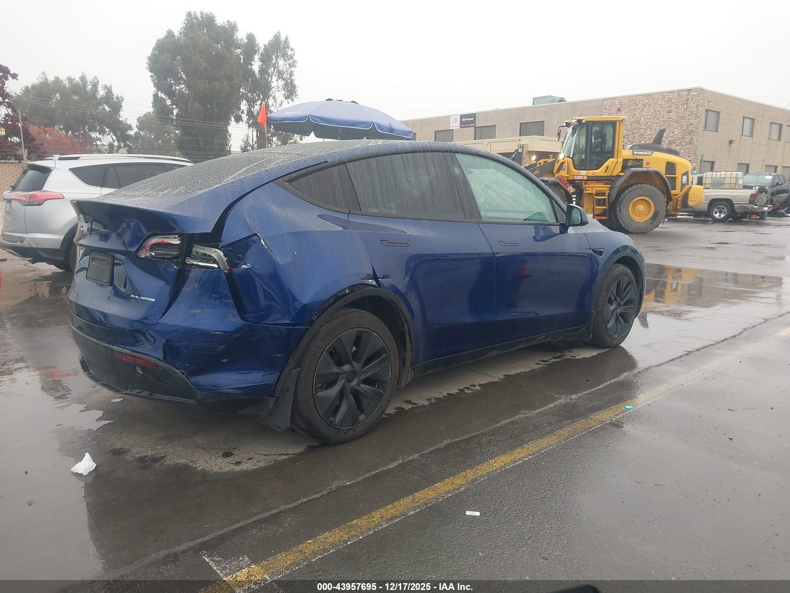 TESLA MODEL image 4