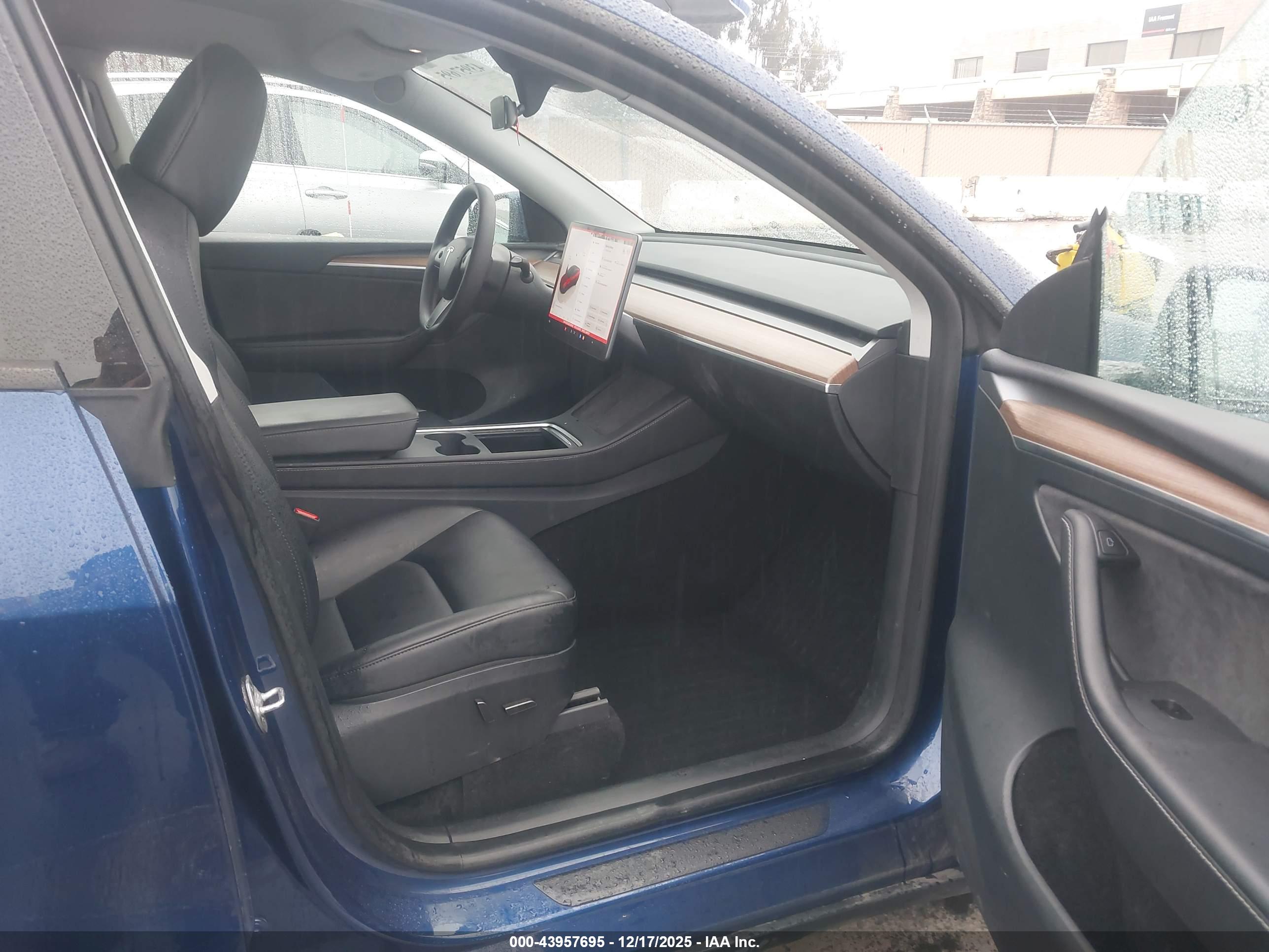 TESLA MODEL image 5