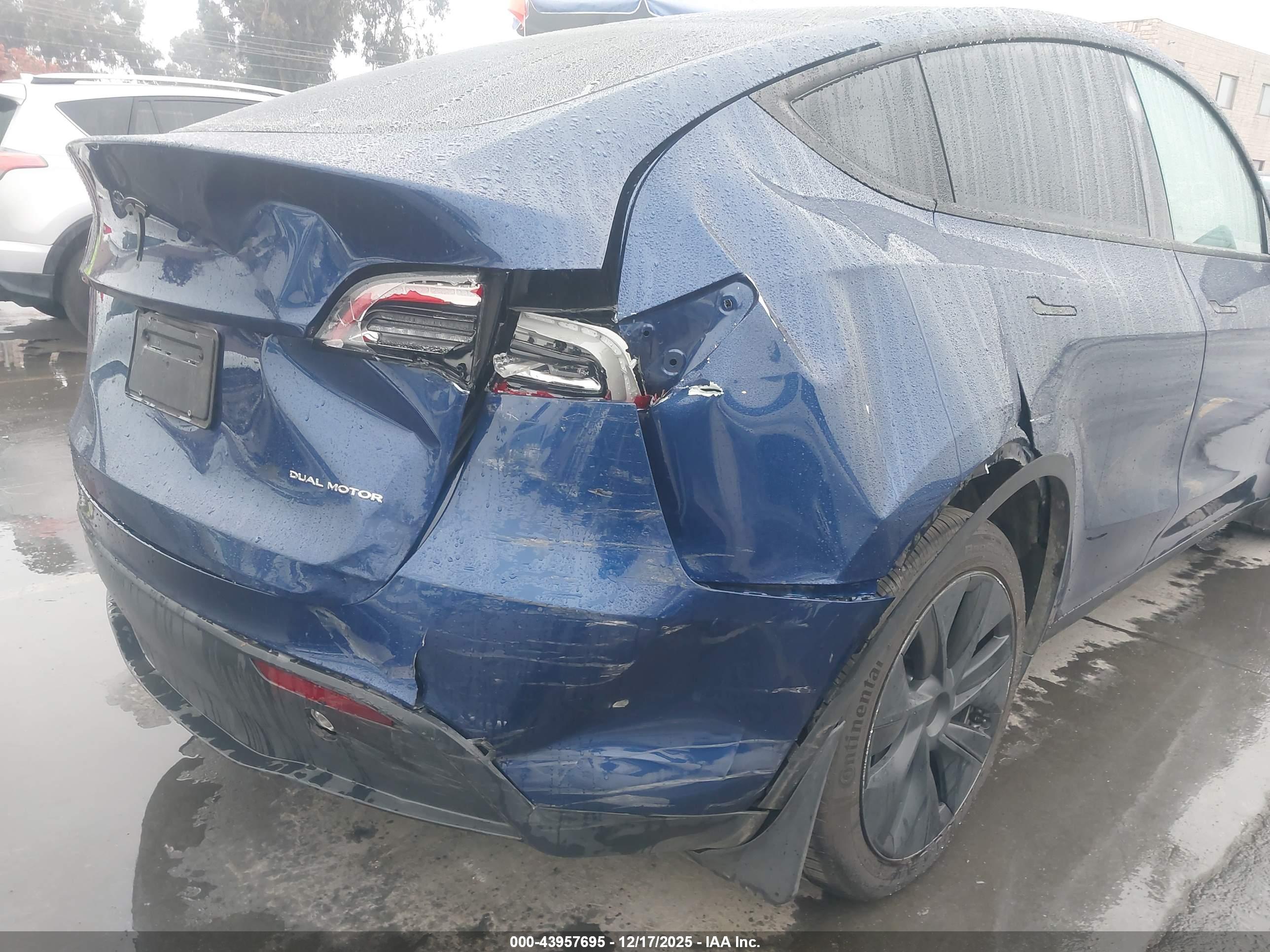 TESLA MODEL image 6