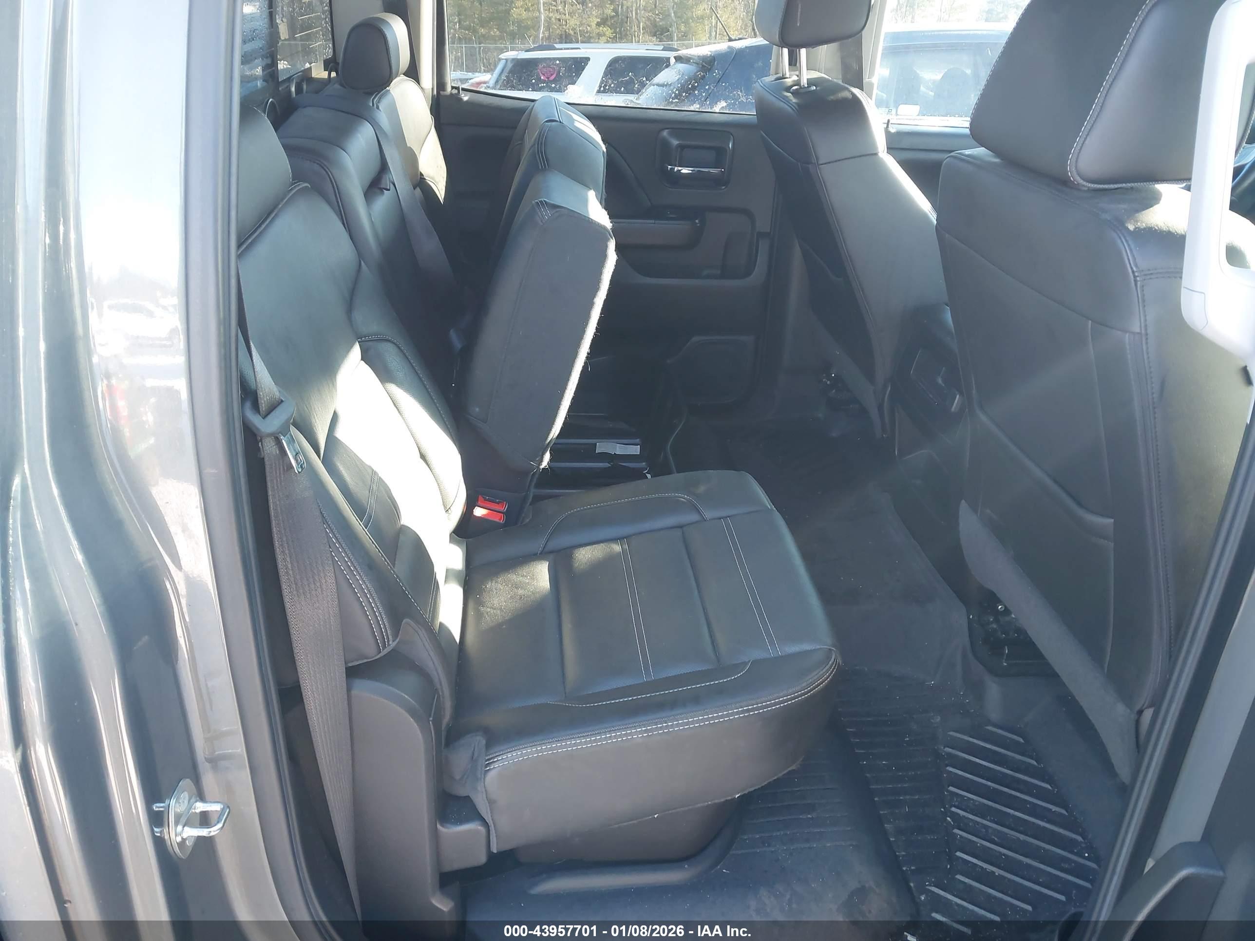 GMC SIERRA image 8