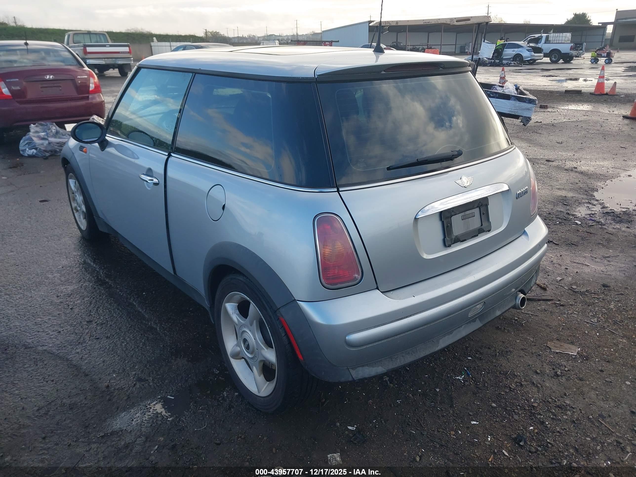 MINI COOPER image 3