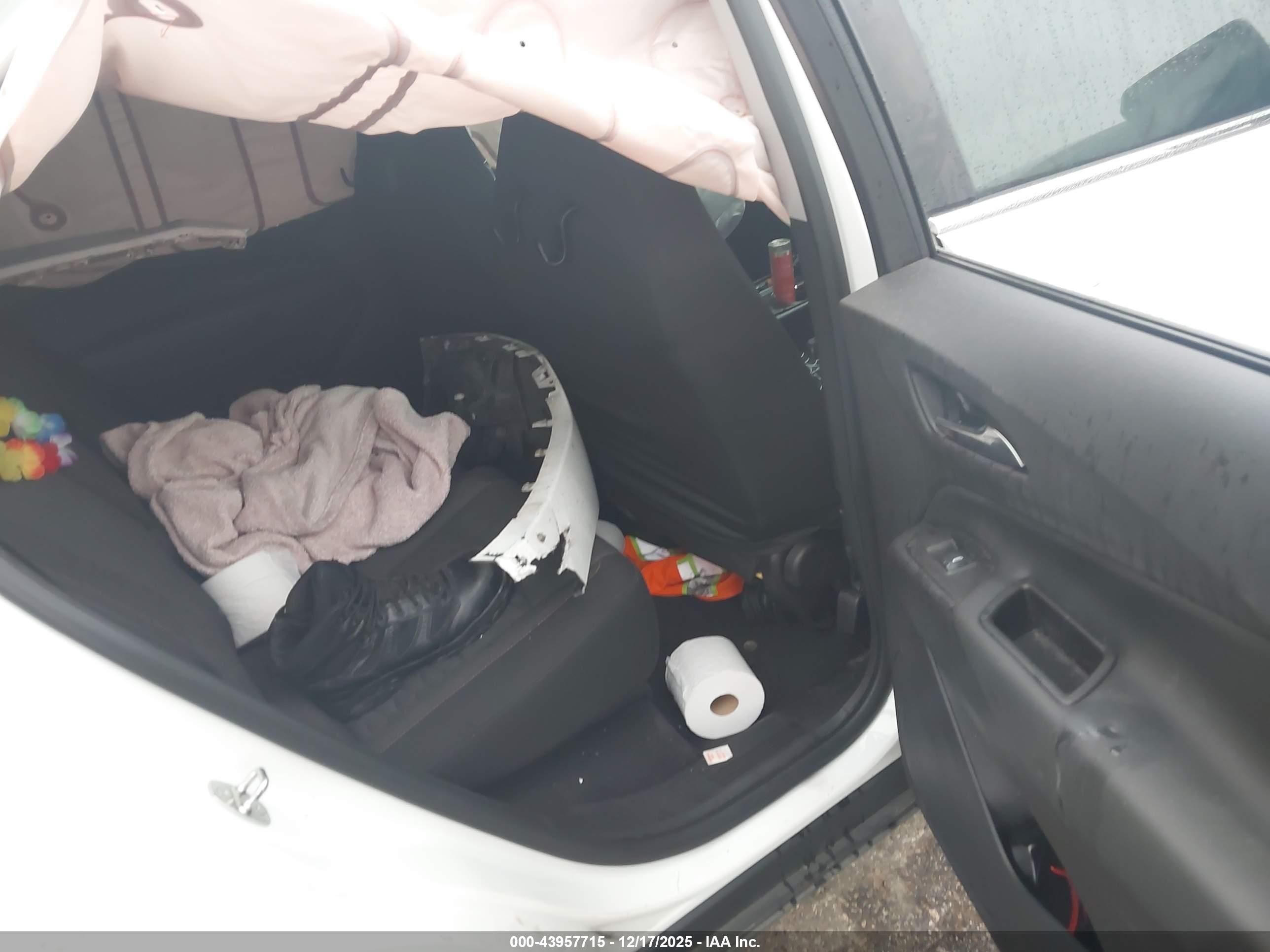 CHEVROLET EQUINOX image 8