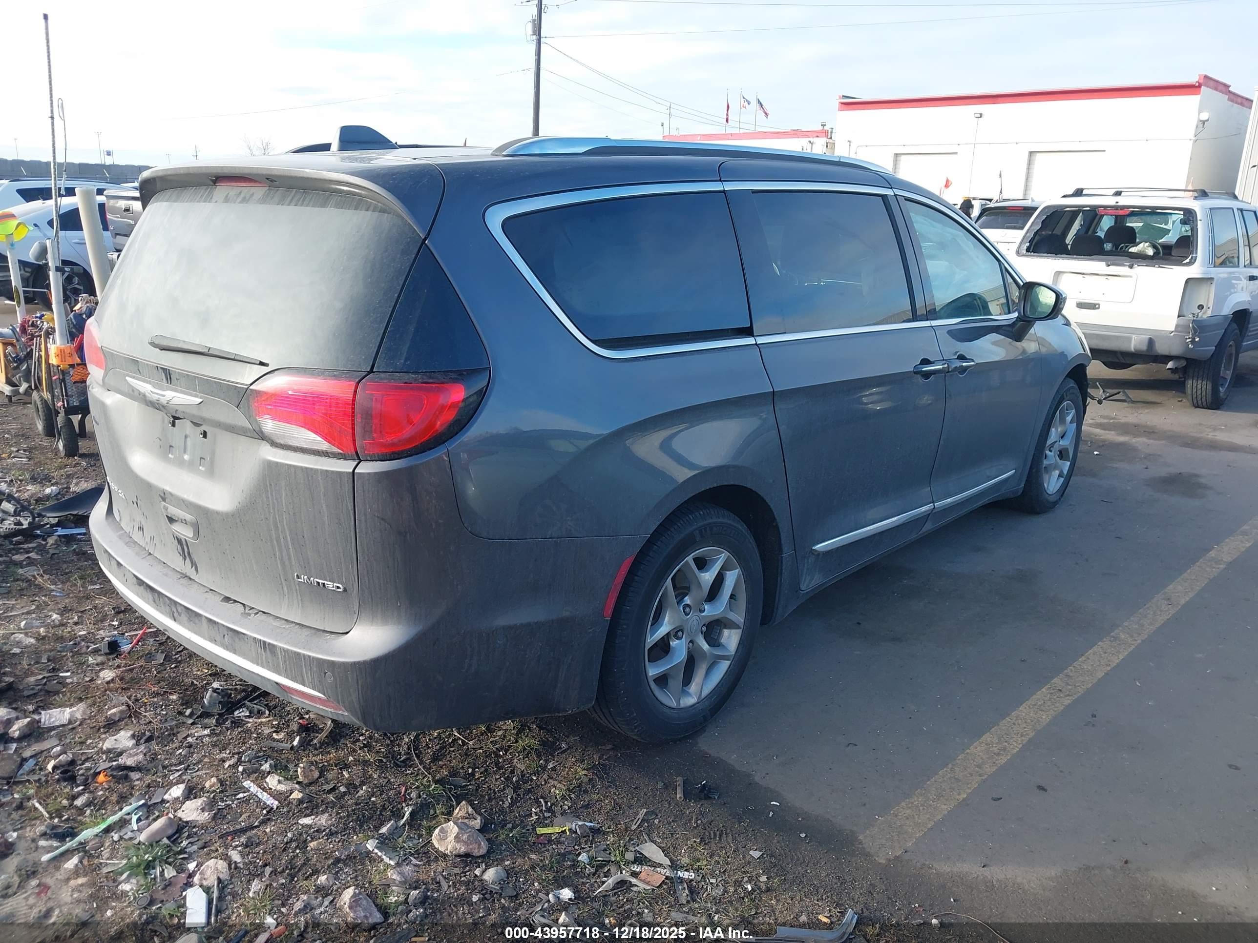 CHRYSLER PACIFICA image 4