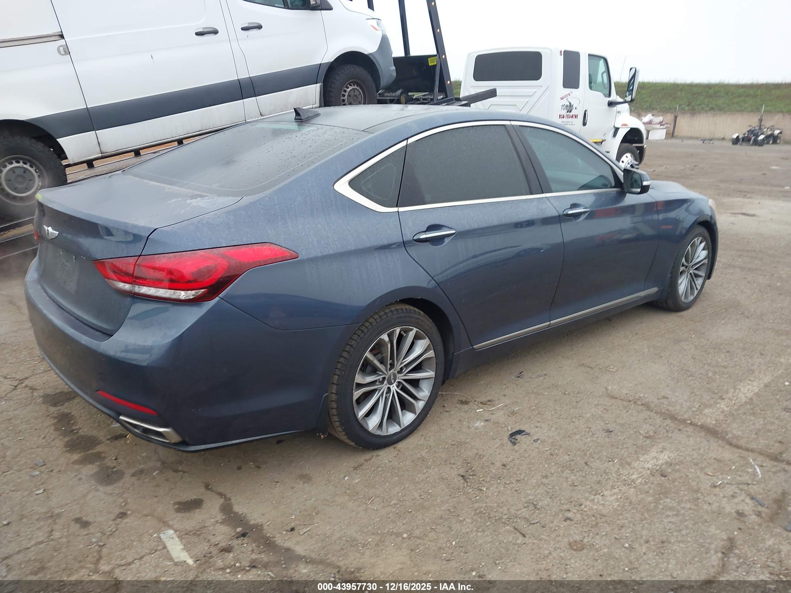 HYUNDAI GENESIS image 4