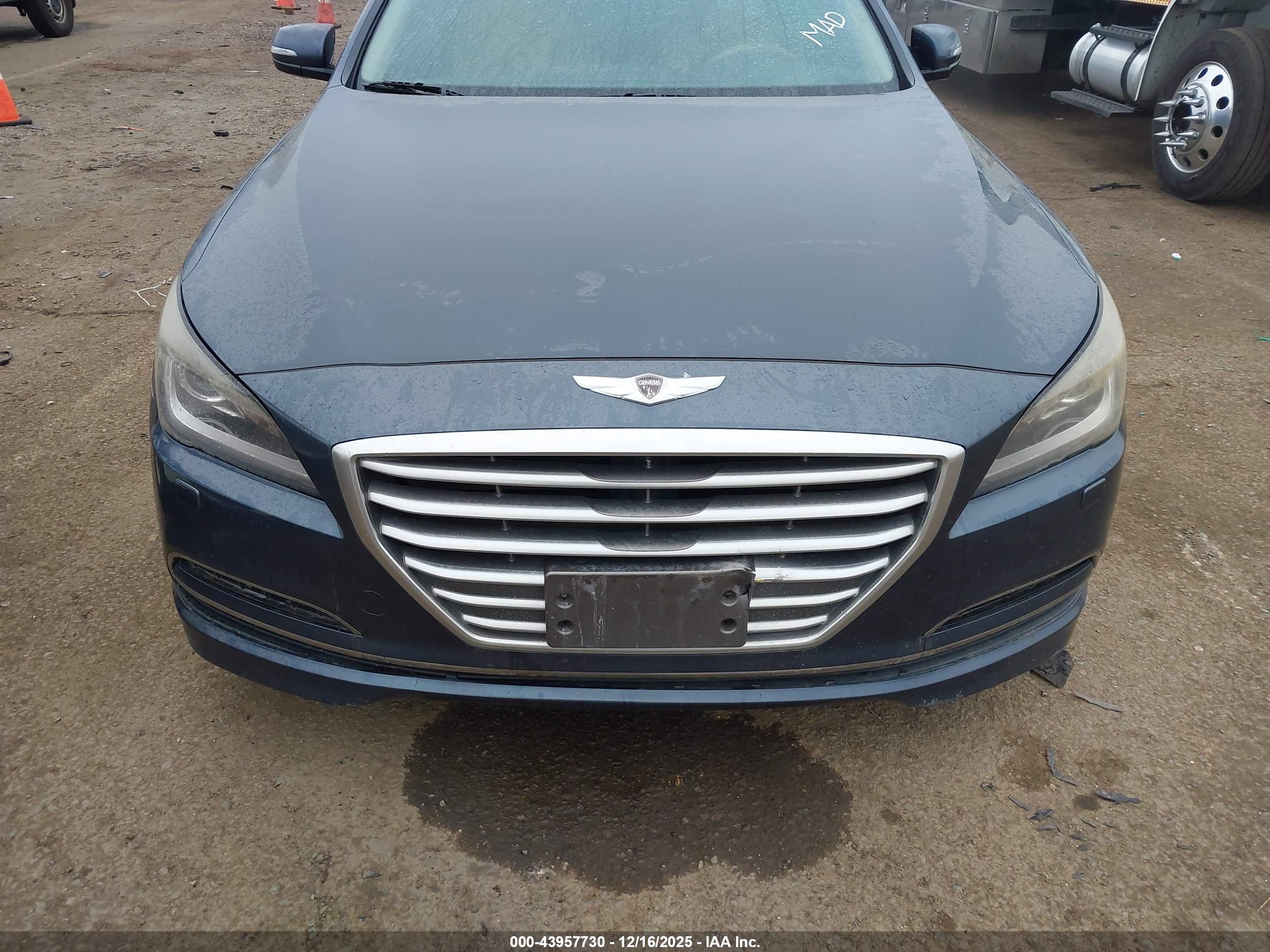 HYUNDAI GENESIS image 6