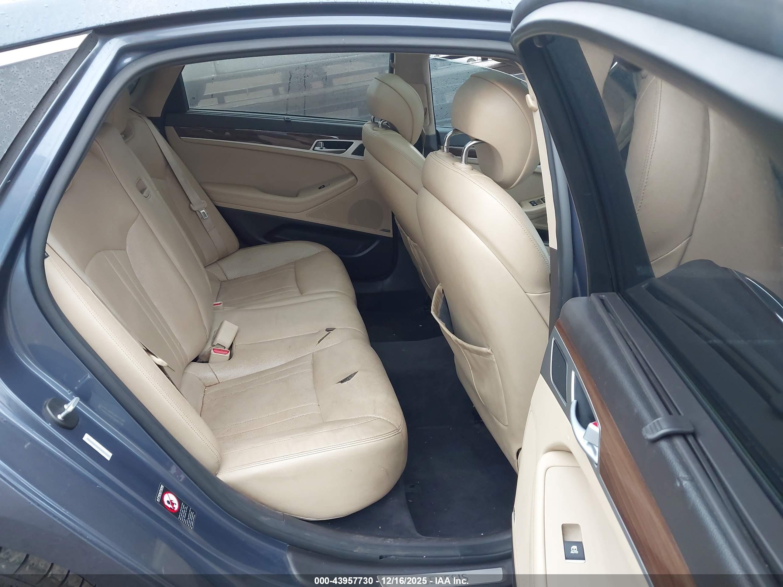HYUNDAI GENESIS image 8