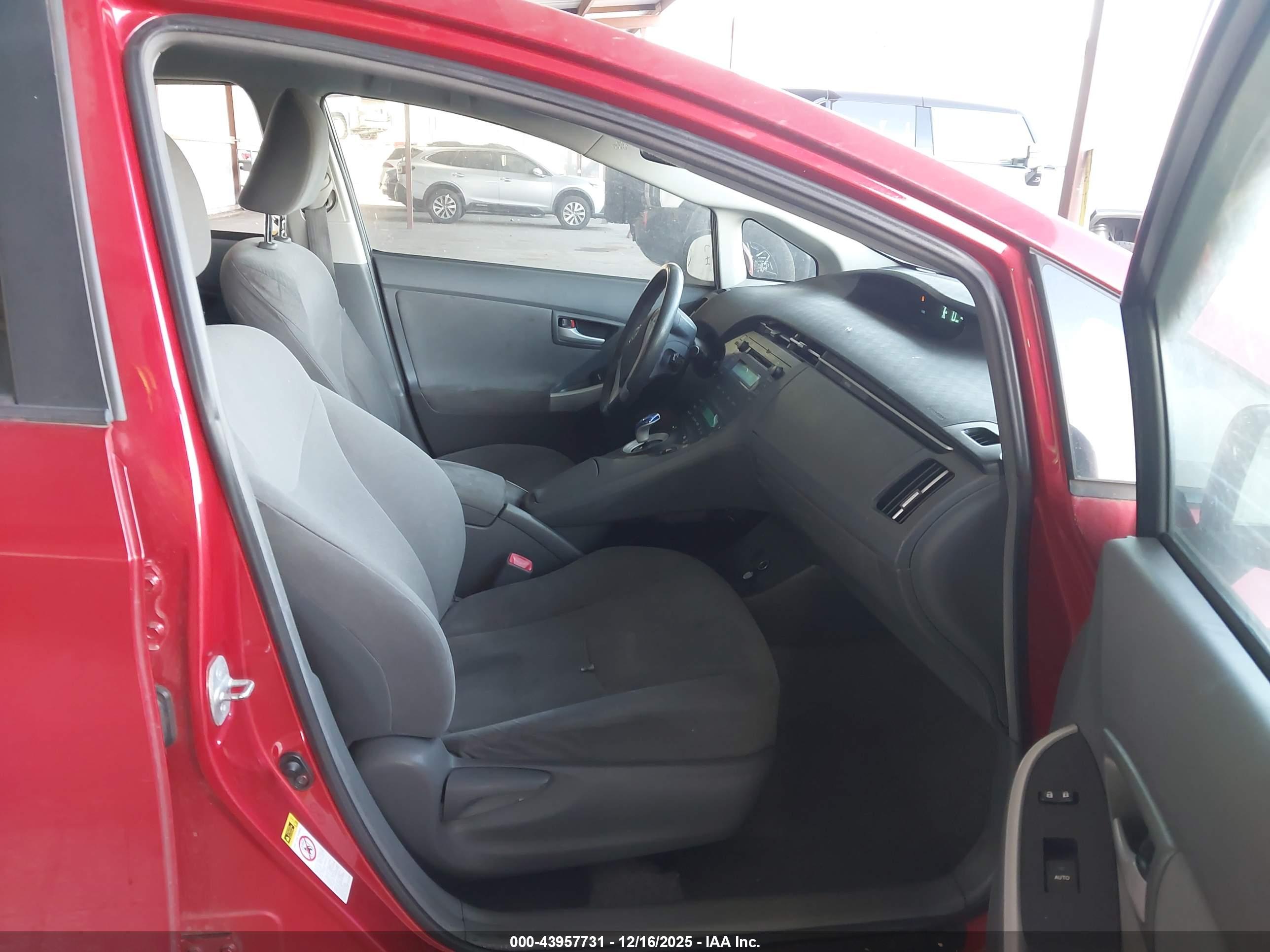 TOYOTA PRIUS image 5