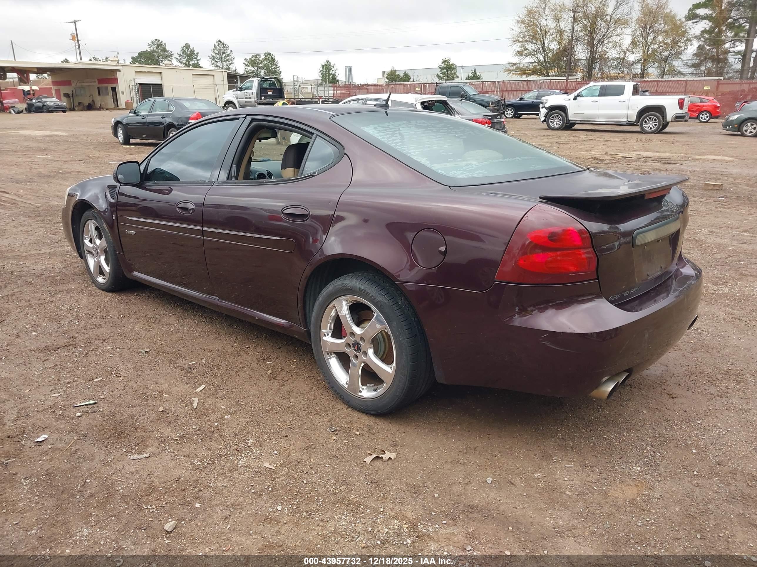PONTIAC GRAND image 3