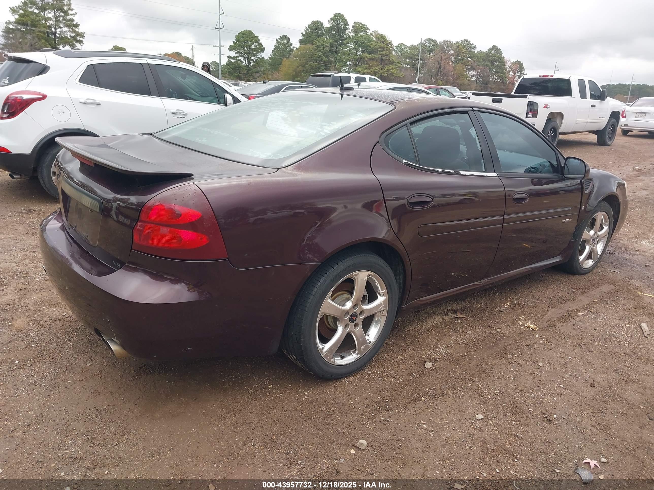 PONTIAC GRAND image 4