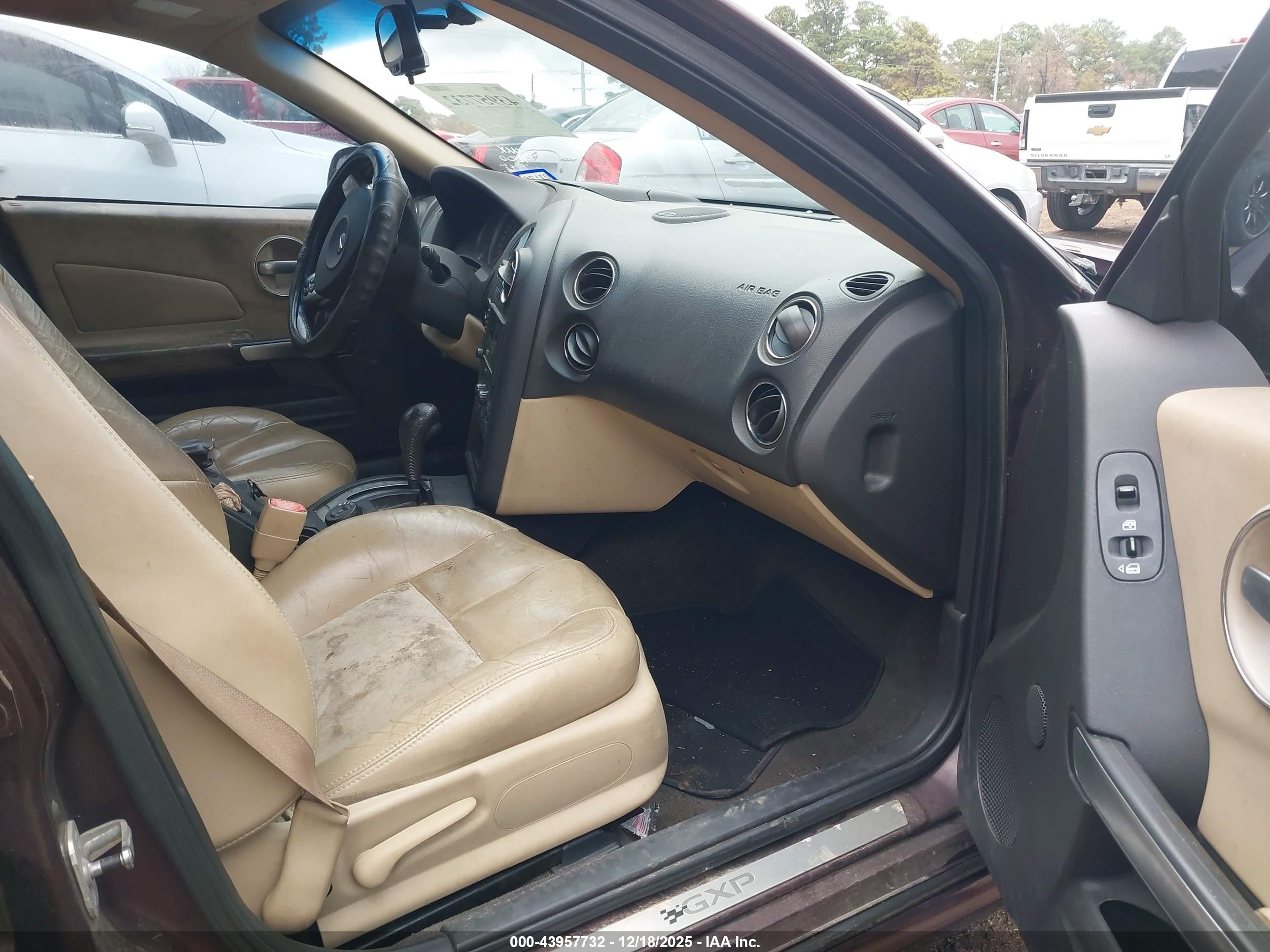 PONTIAC GRAND image 5