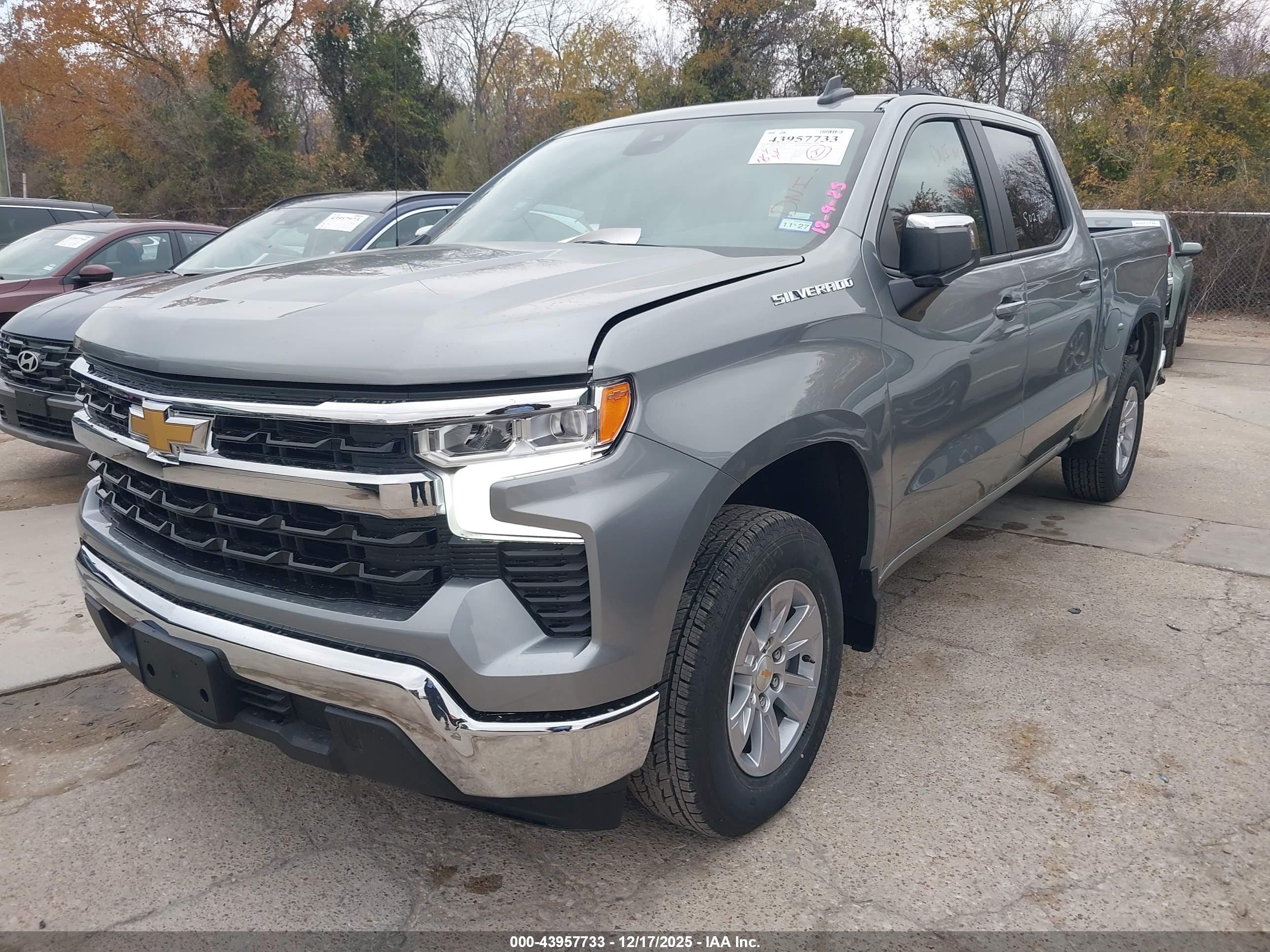 CHEVROLET SILVERADO image 2