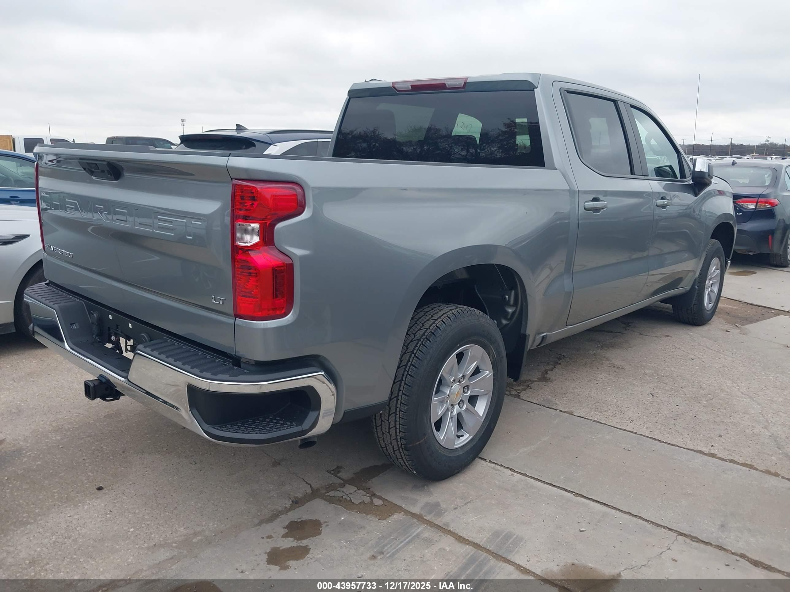CHEVROLET SILVERADO image 4