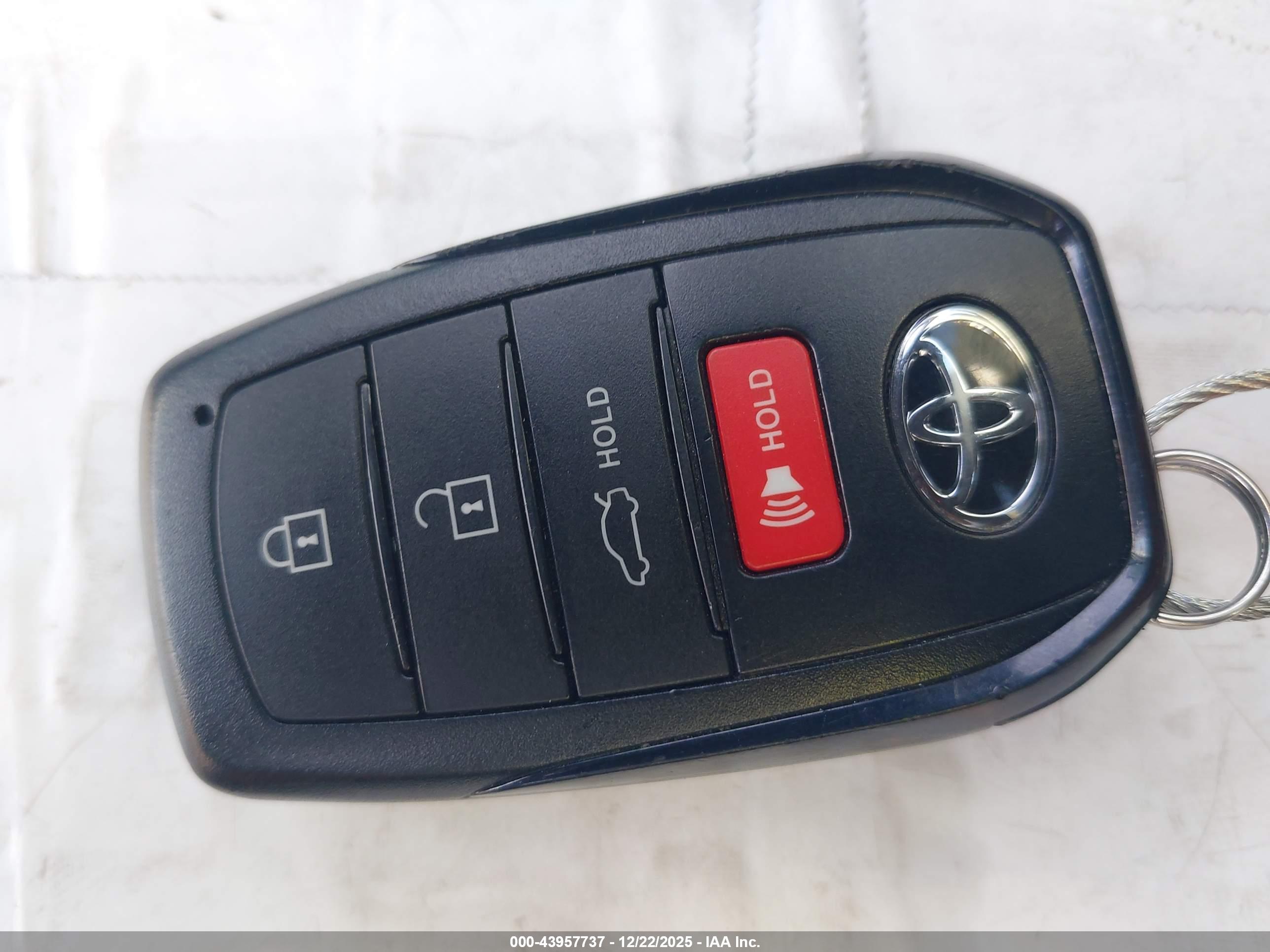 TOYOTA CAMRY image 11