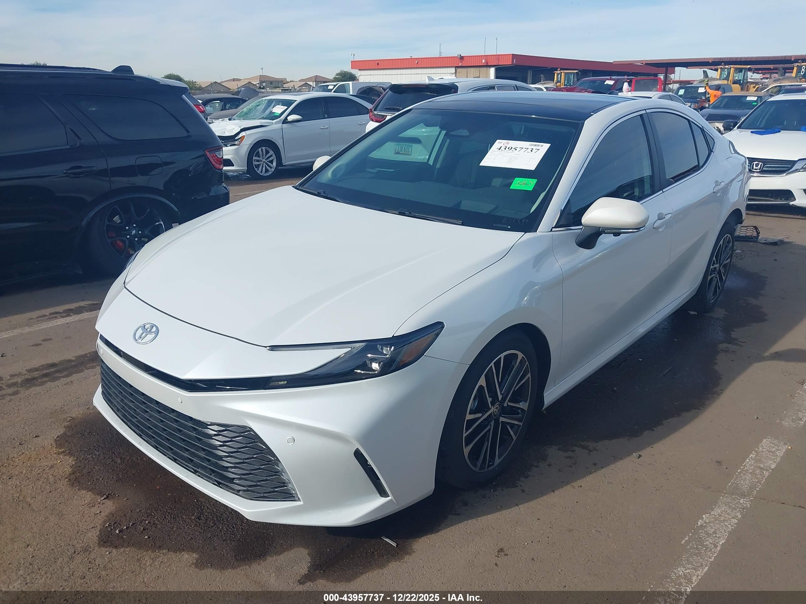 TOYOTA CAMRY image 2