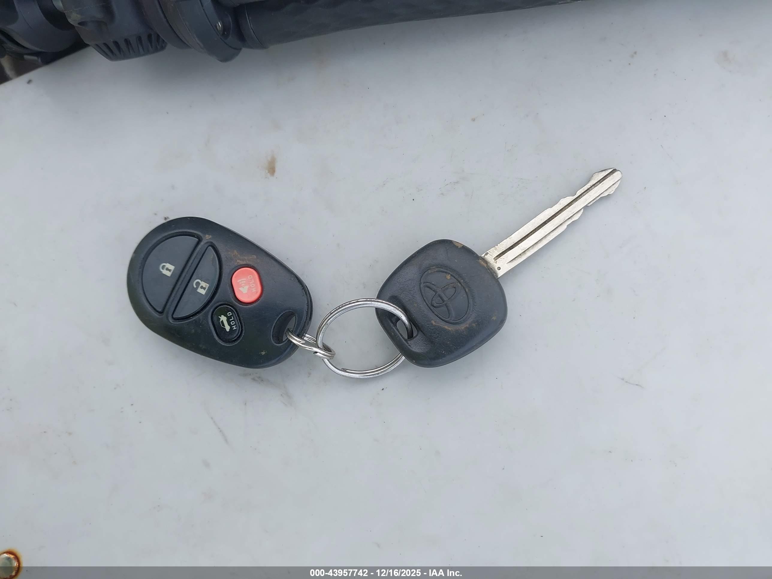 TOYOTA CAMRY image 11