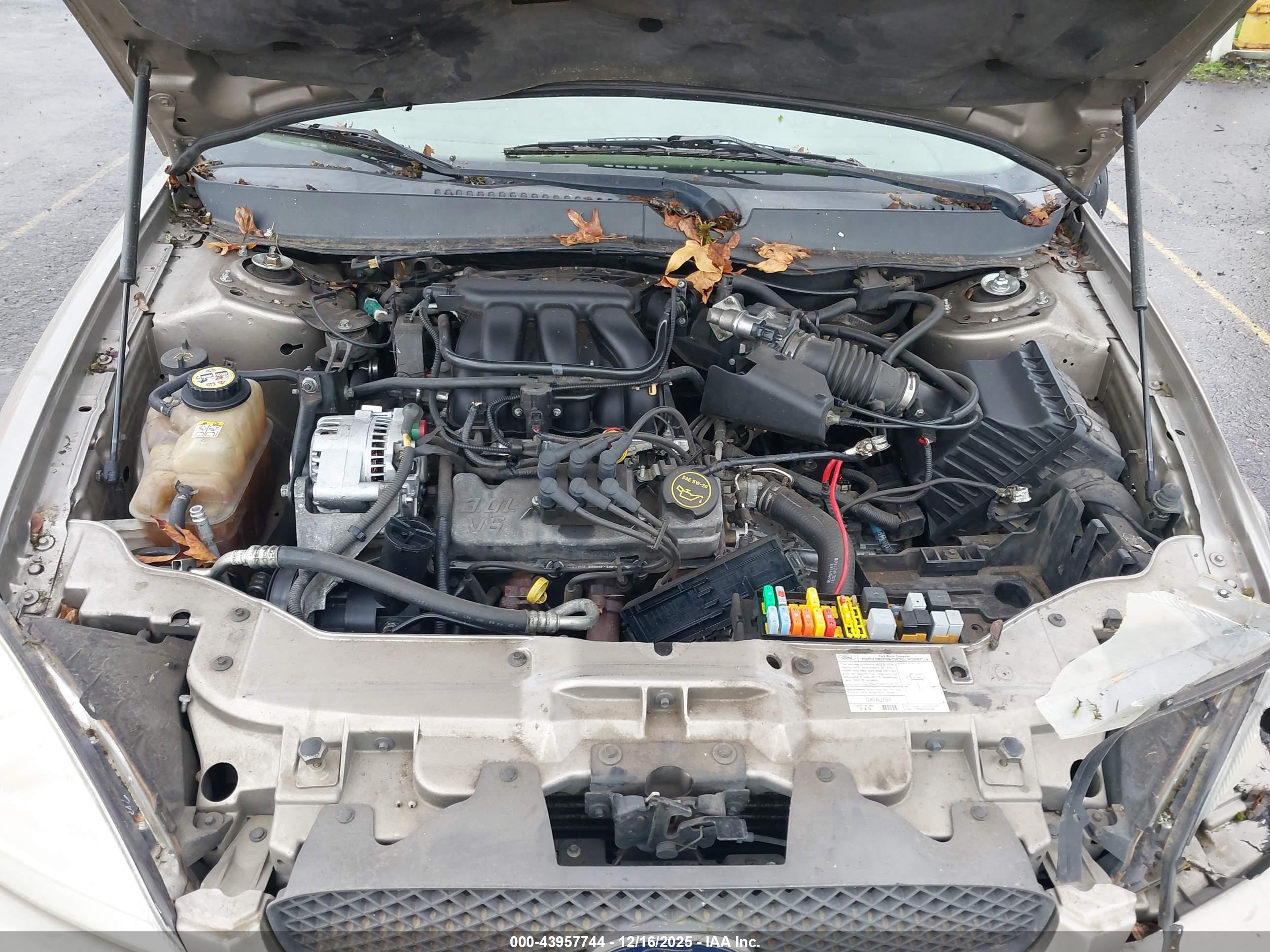 FORD TAURUS image 10