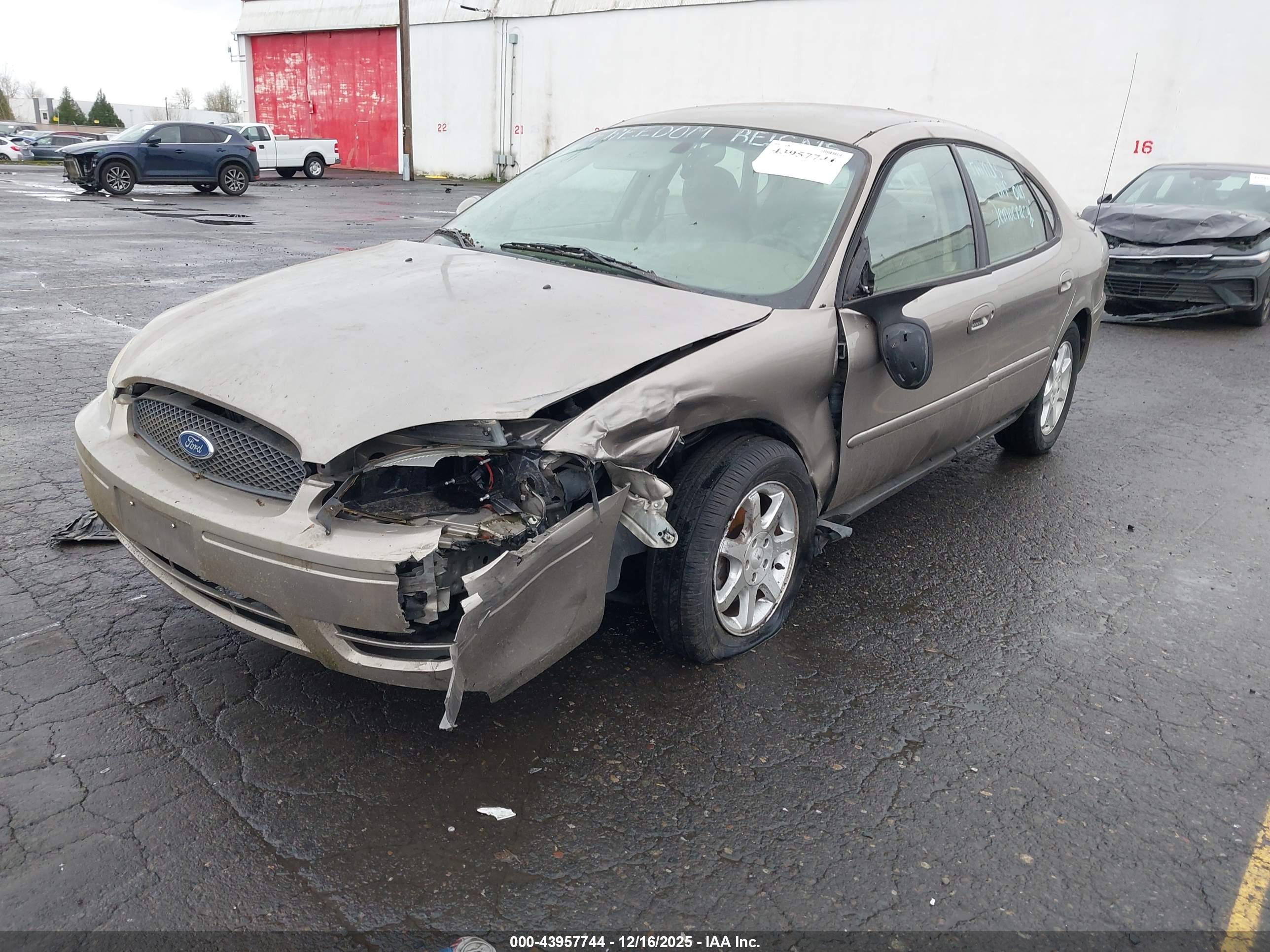 FORD TAURUS image 2