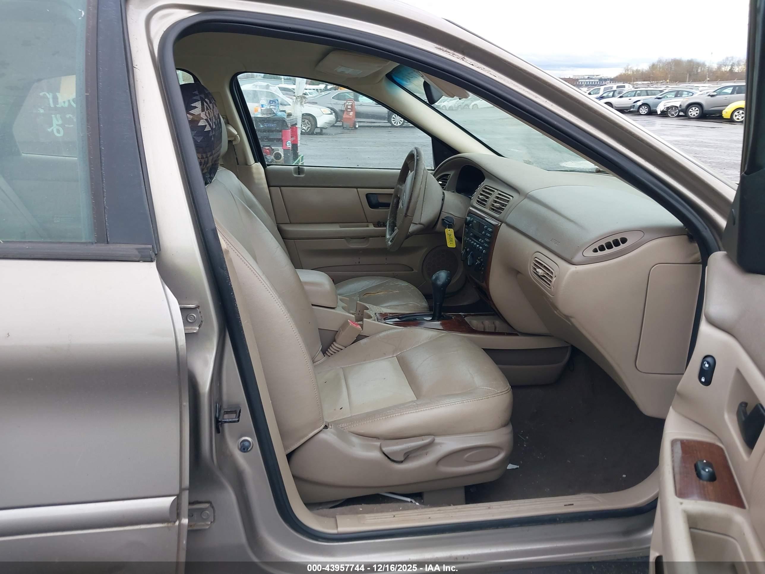 FORD TAURUS image 5