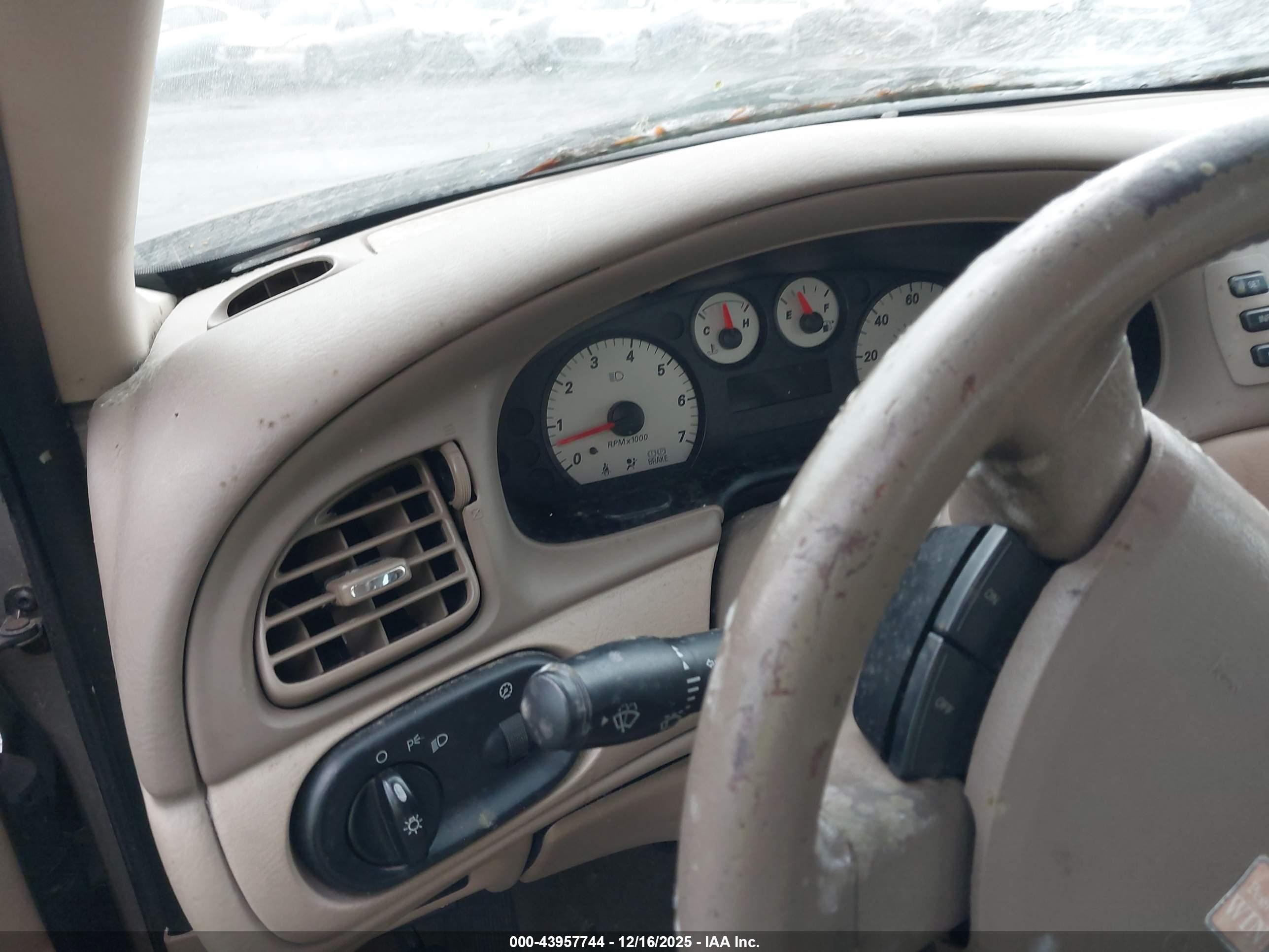 FORD TAURUS image 7