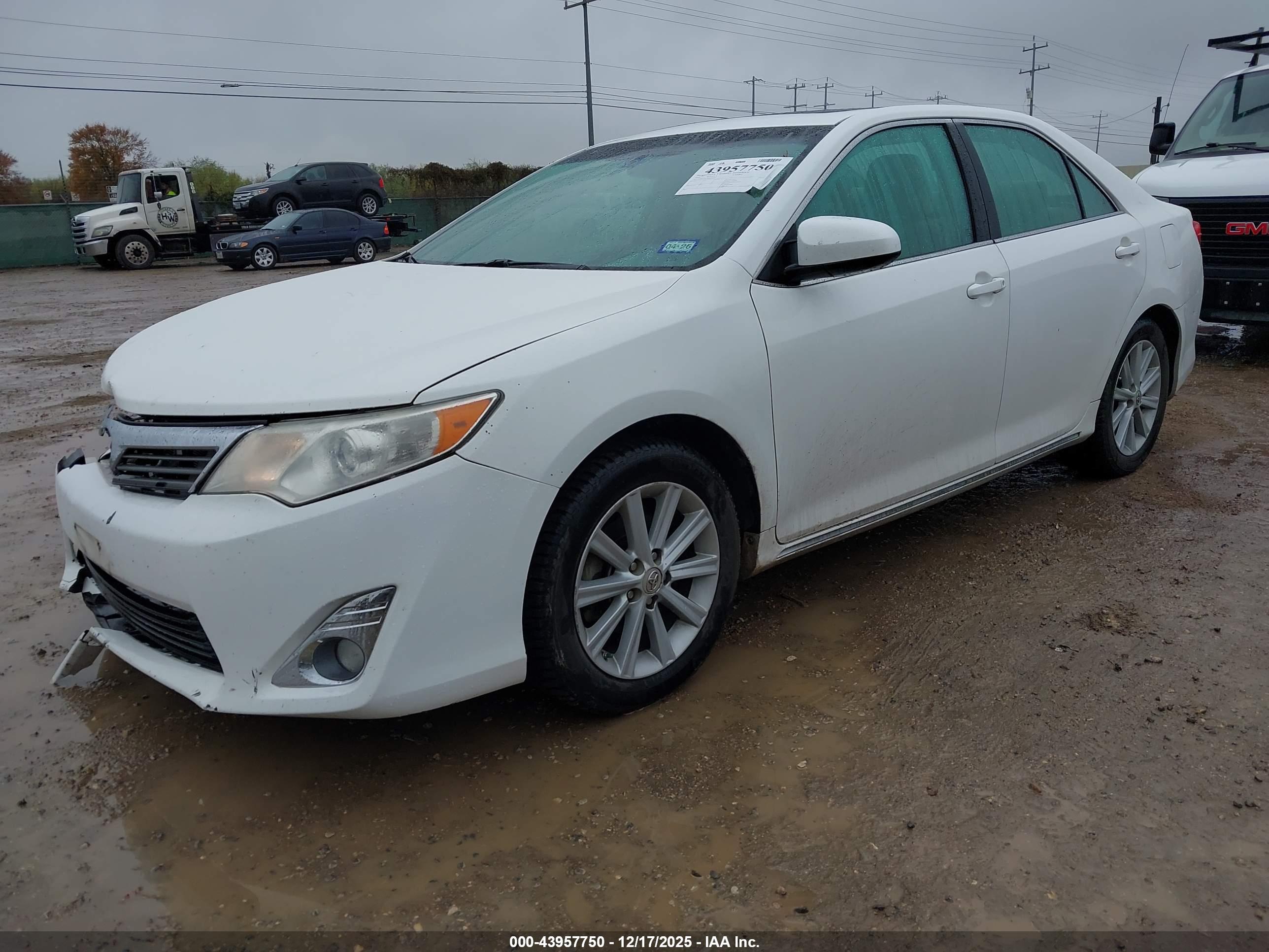 TOYOTA CAMRY image 2