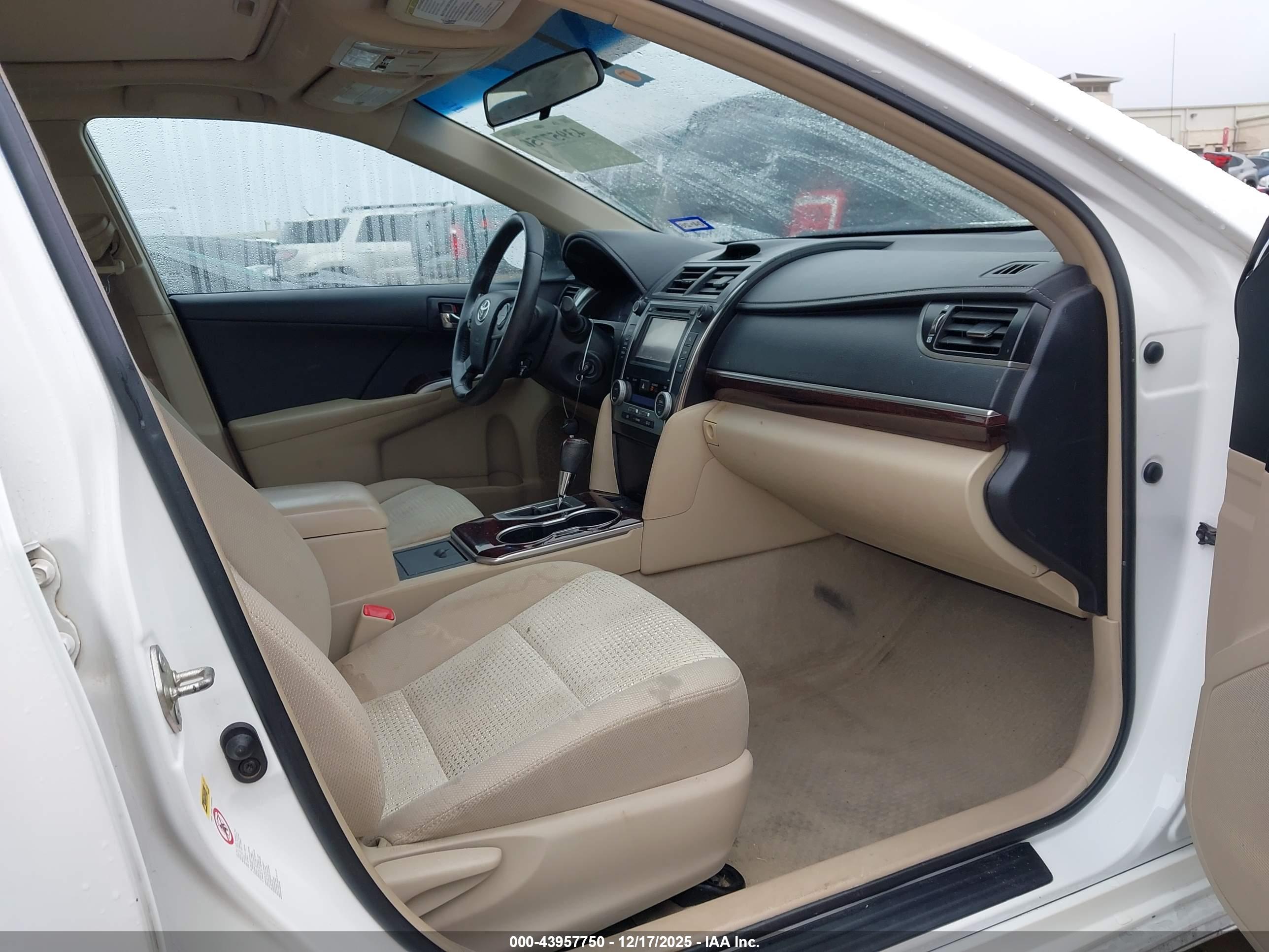 TOYOTA CAMRY image 5