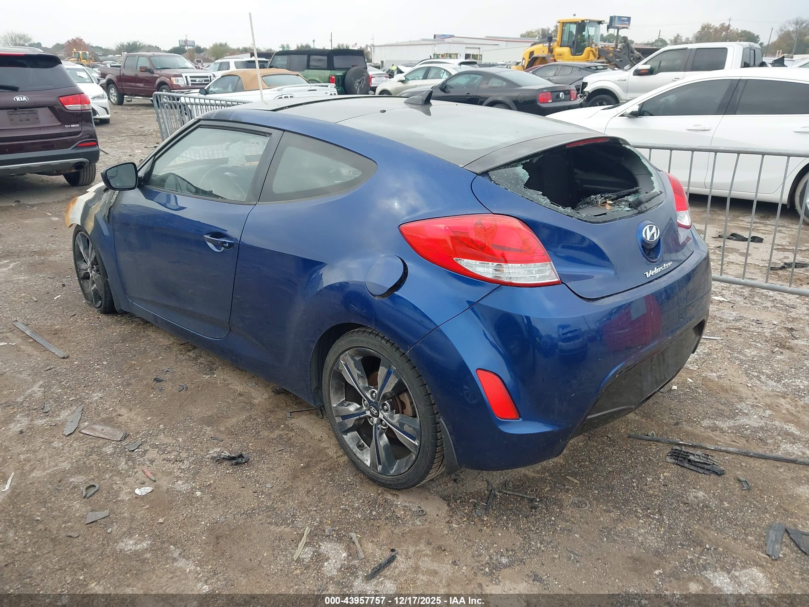 HYUNDAI VELOSTER image 3