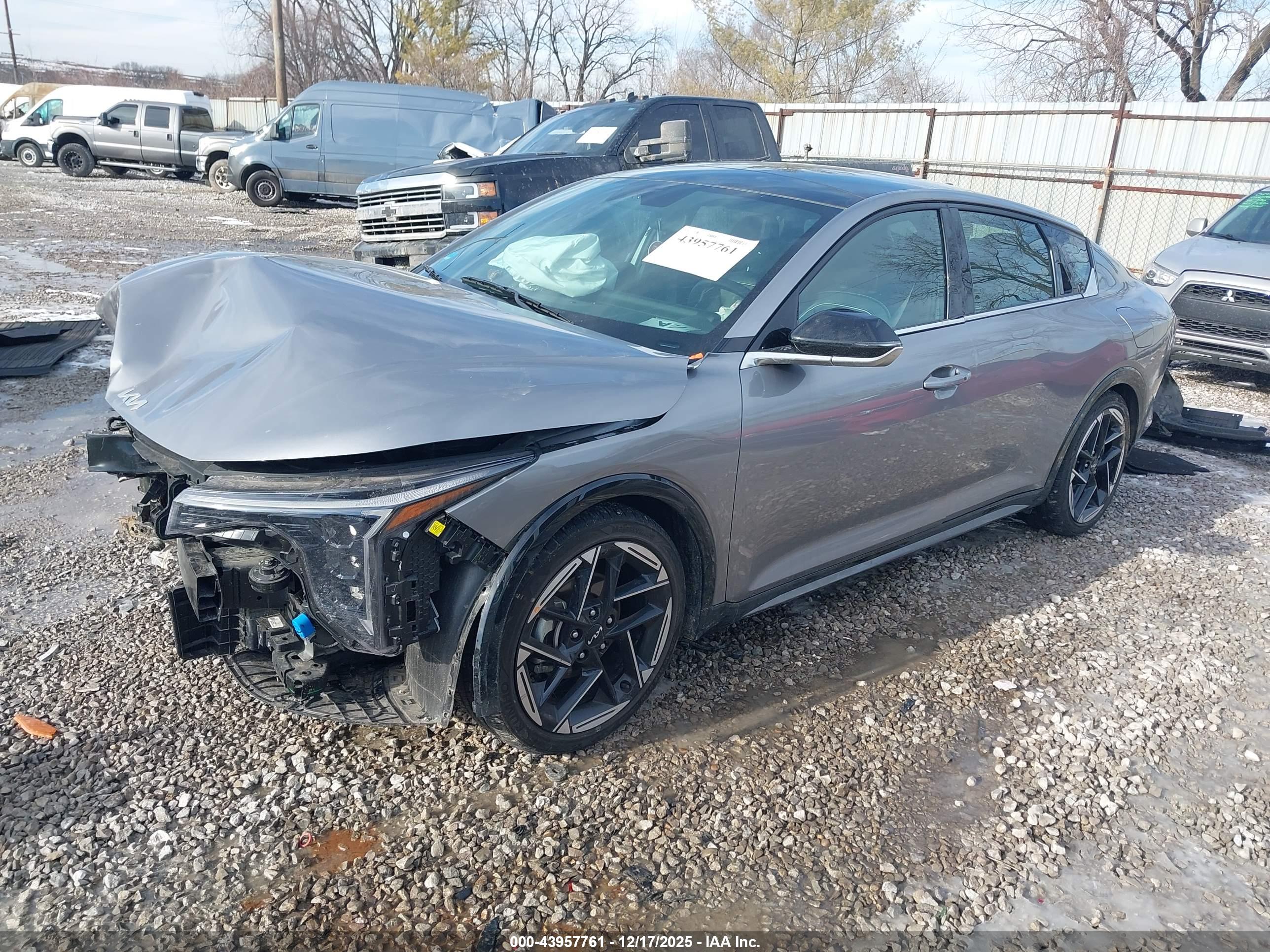 KIA K4 image 2